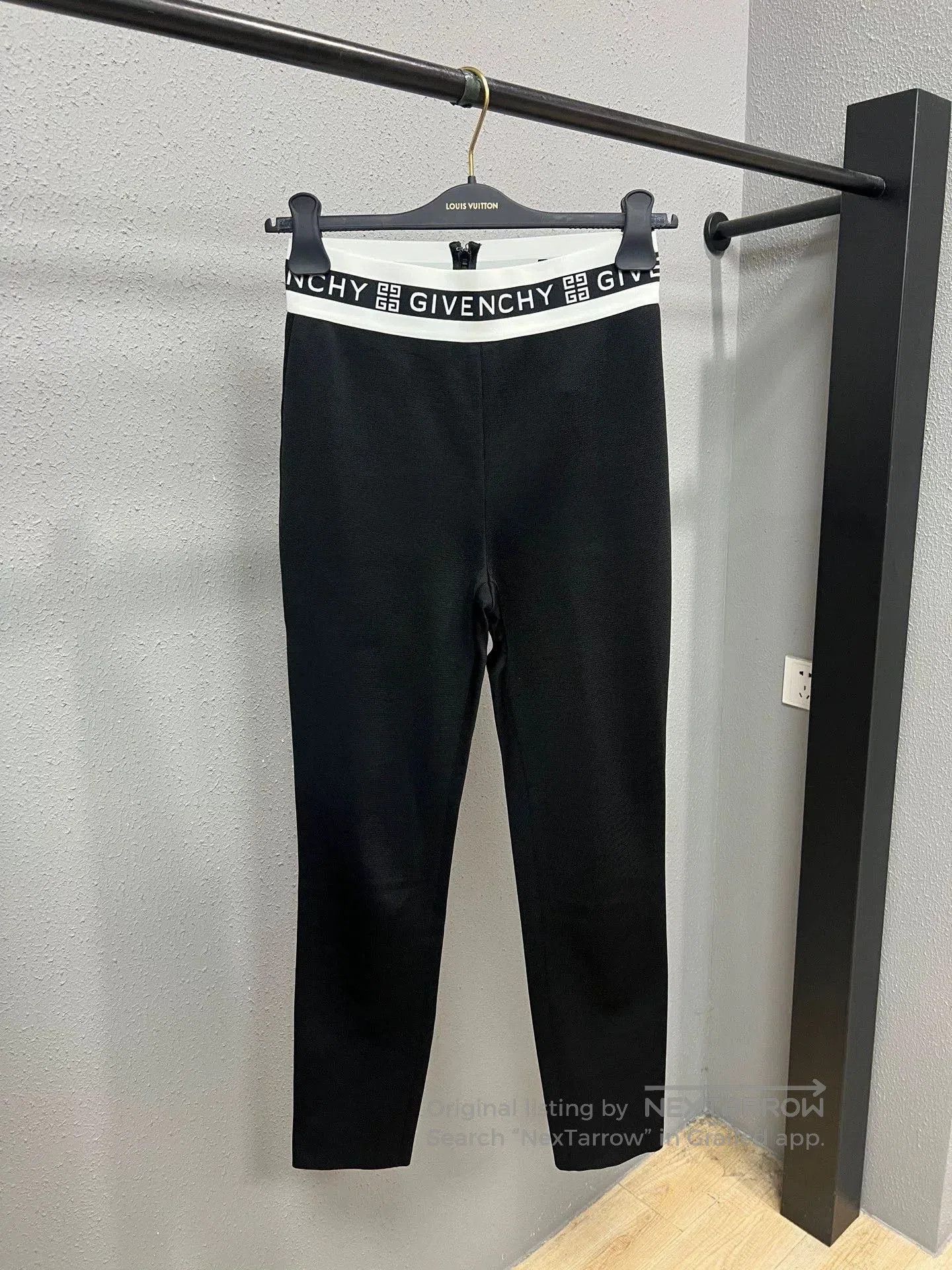 Givenchy Givenchy Logo Yoga Pants in Black. Size 23" - 1 Thumbnail