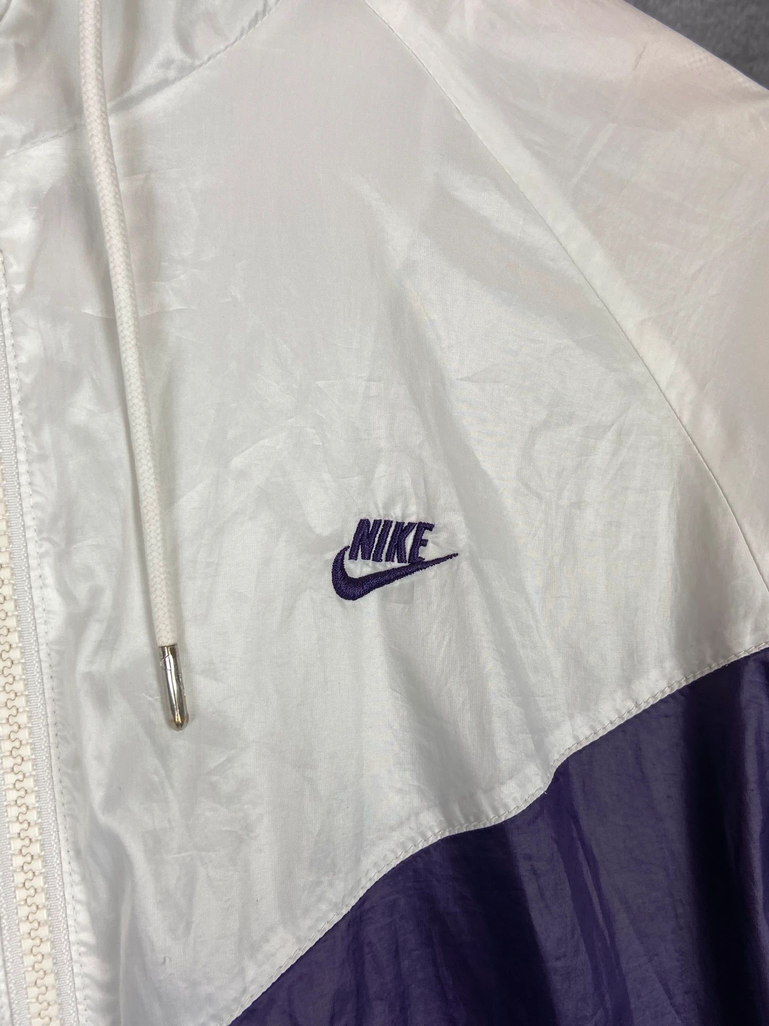 Nike Nike windbreaker jacket vintage 90s women’s white purple Size M / US 6-8 / IT 42-44 - 2 Thumbnail