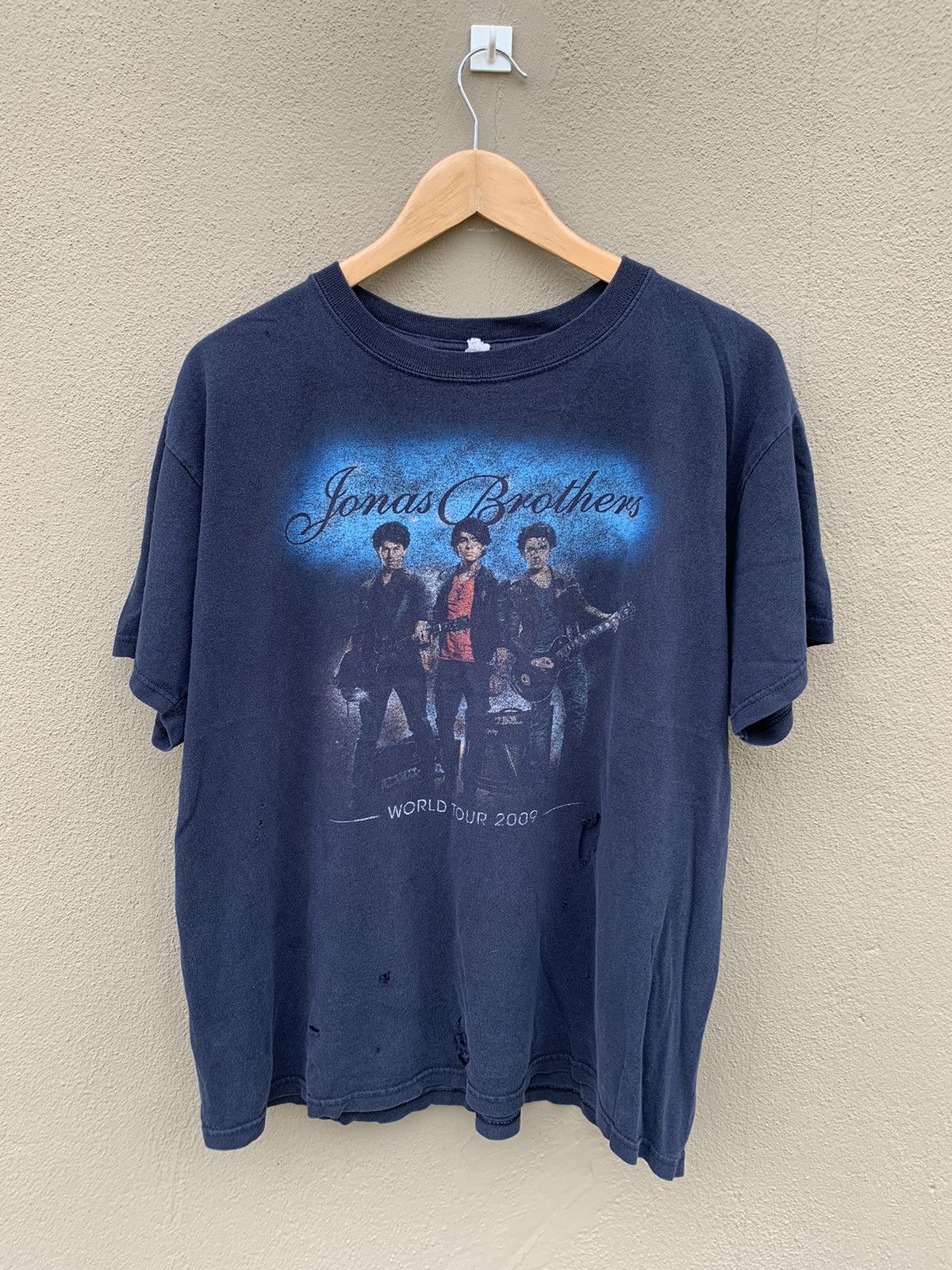 Band Tees Distressed THRASHED Faded Jonas Brothers world Tour Tshirt Size US L / EU 52-54 / 3 - 1 Thumbnail