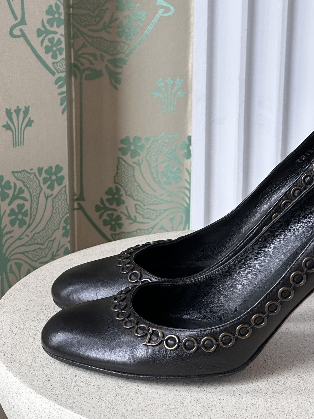 Dior DIOR Black Leather Chain Detail Pumps CD Logo EU 39 / US 9 Size US 9 / IT 39 - 3 Thumbnail