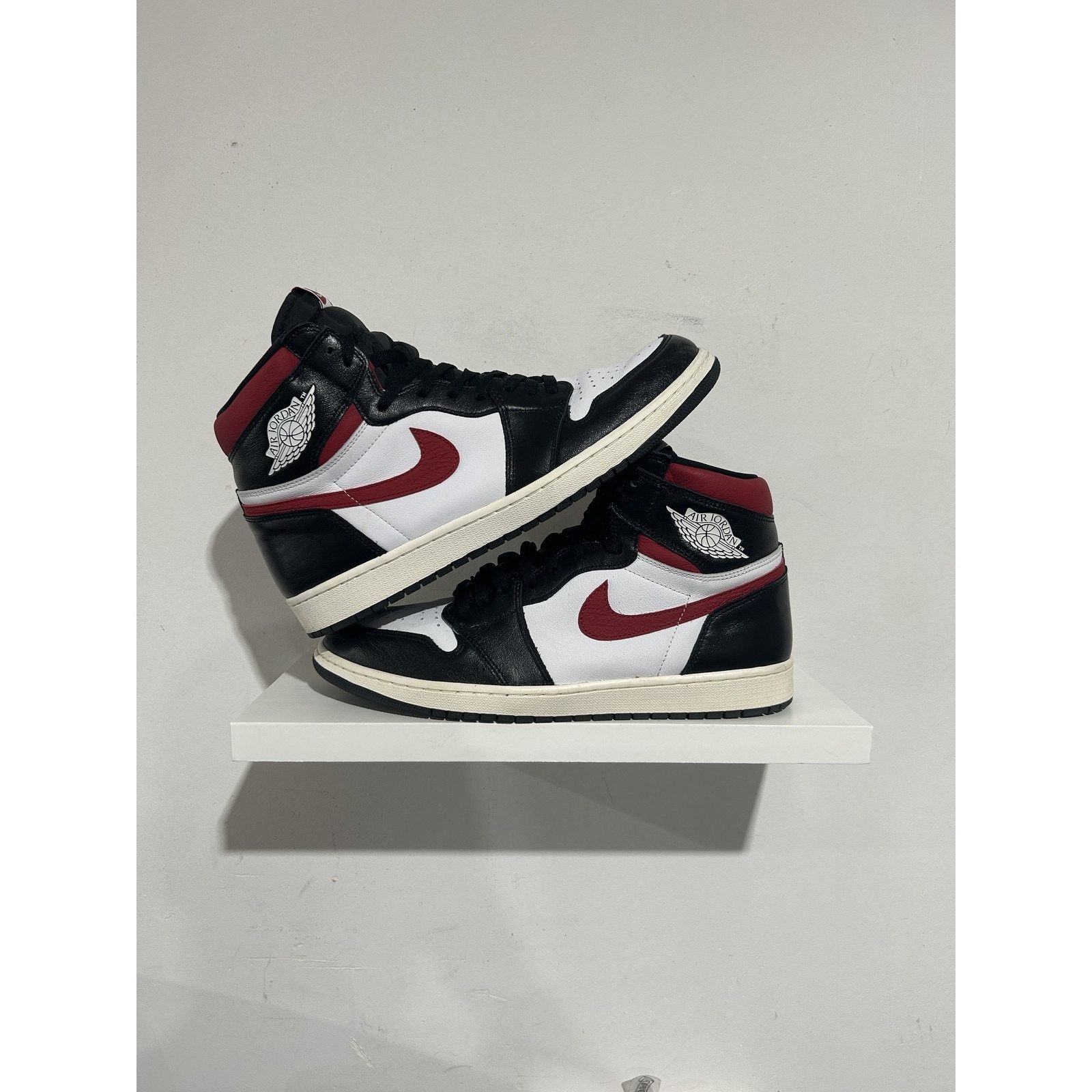 Jordan Brand JORDAN 1 RETRO WHITE GYM RED SIZE 14 PREOWNED Size US 14 / EU 47 - 1 Thumbnail