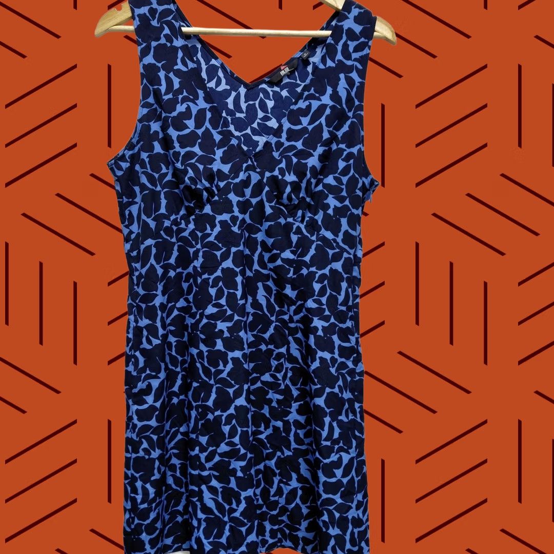 Uniqlo UNIQLO Blue Floral Knit V-Neck Knee Length Sleeveless Dress Women Size M Size M / US 6-8 / IT 42-44 - 1 Thumbnail