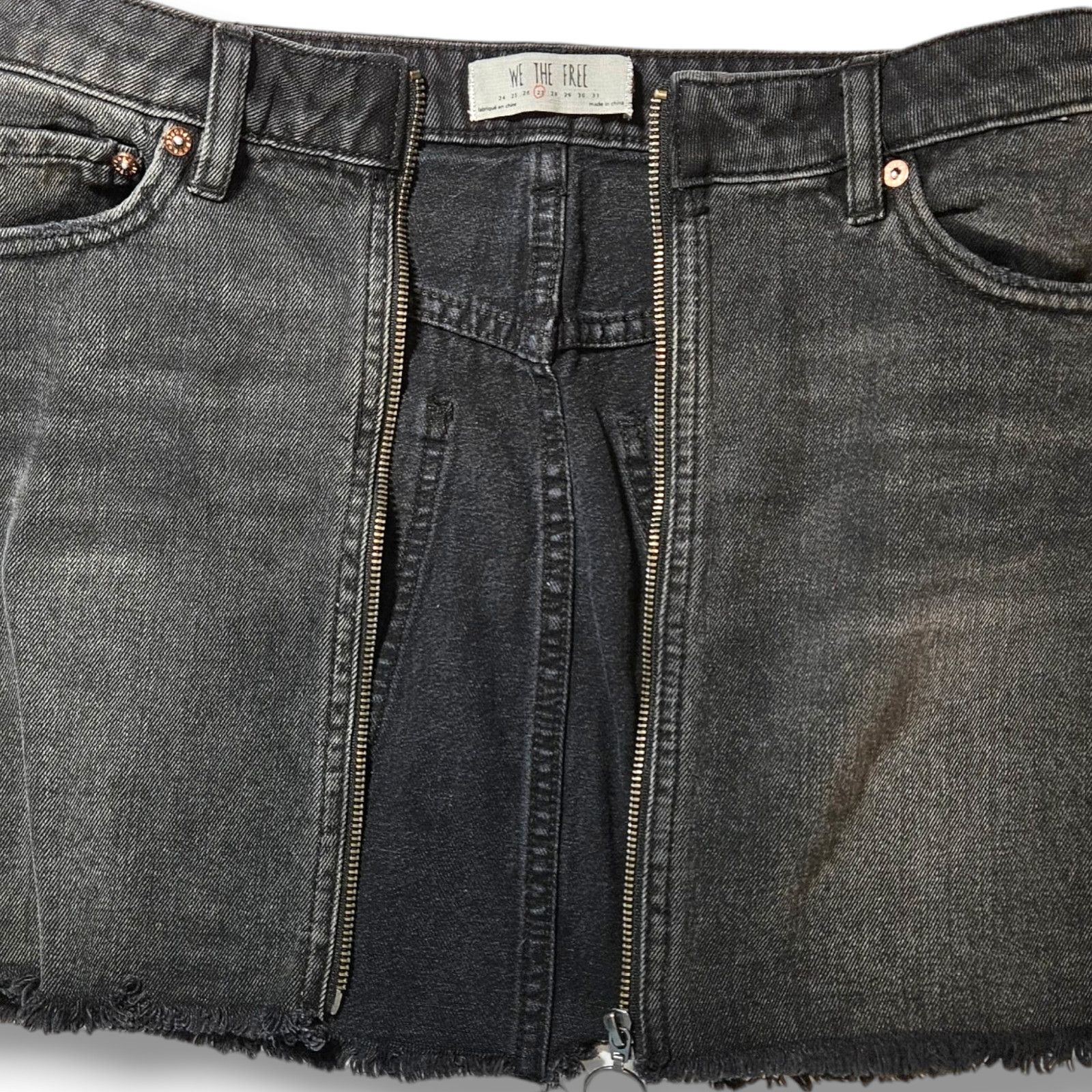 Free People EUC Free People Mini Zip It Up Skirt Sz. 4 Washed Black Size 27" / US 4 / IT 40 - 6 Thumbnail
