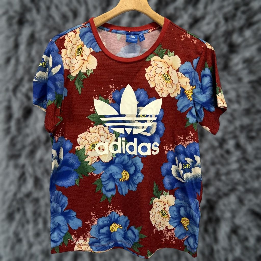 Adidas Adidas Trefoil Red Floral Tshirt Sz Small Unisex Active Workout Casual Size S / US 4 / IT 40 - 1 Thumbnail