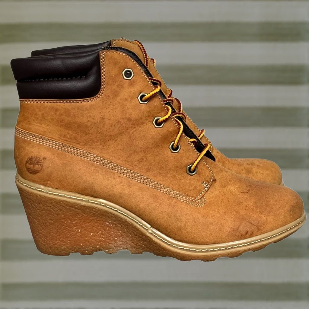Timberland Timberland Earthkeepers Amston 8251A Wedge Bootie Beige Ankle Women’s Size 7 | Leather Upper | Tan Combat Heel Small Details? No, keep as is Size US 7 / IT 37 - 1 Thumbnail