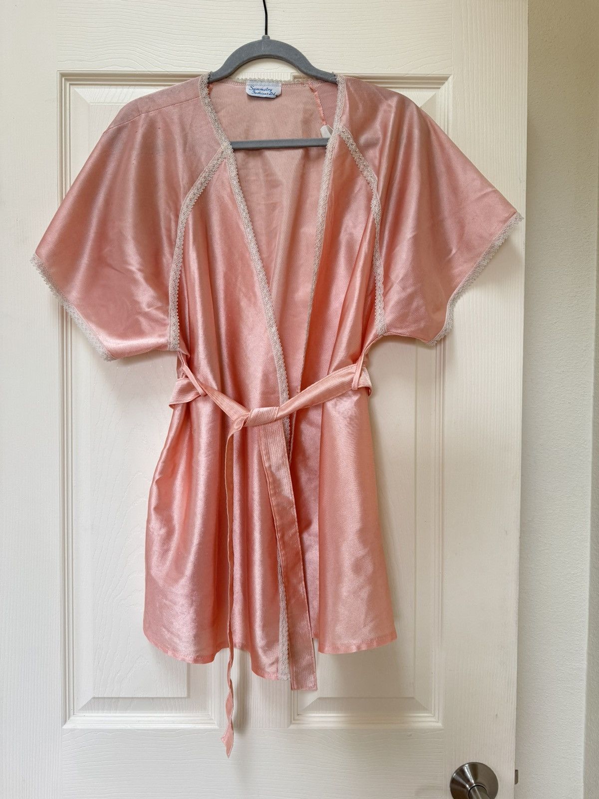 Vintage Symmetry Fashions M-L women’s vintage 1970’s silky satin Size ONE SIZE - 1 Thumbnail