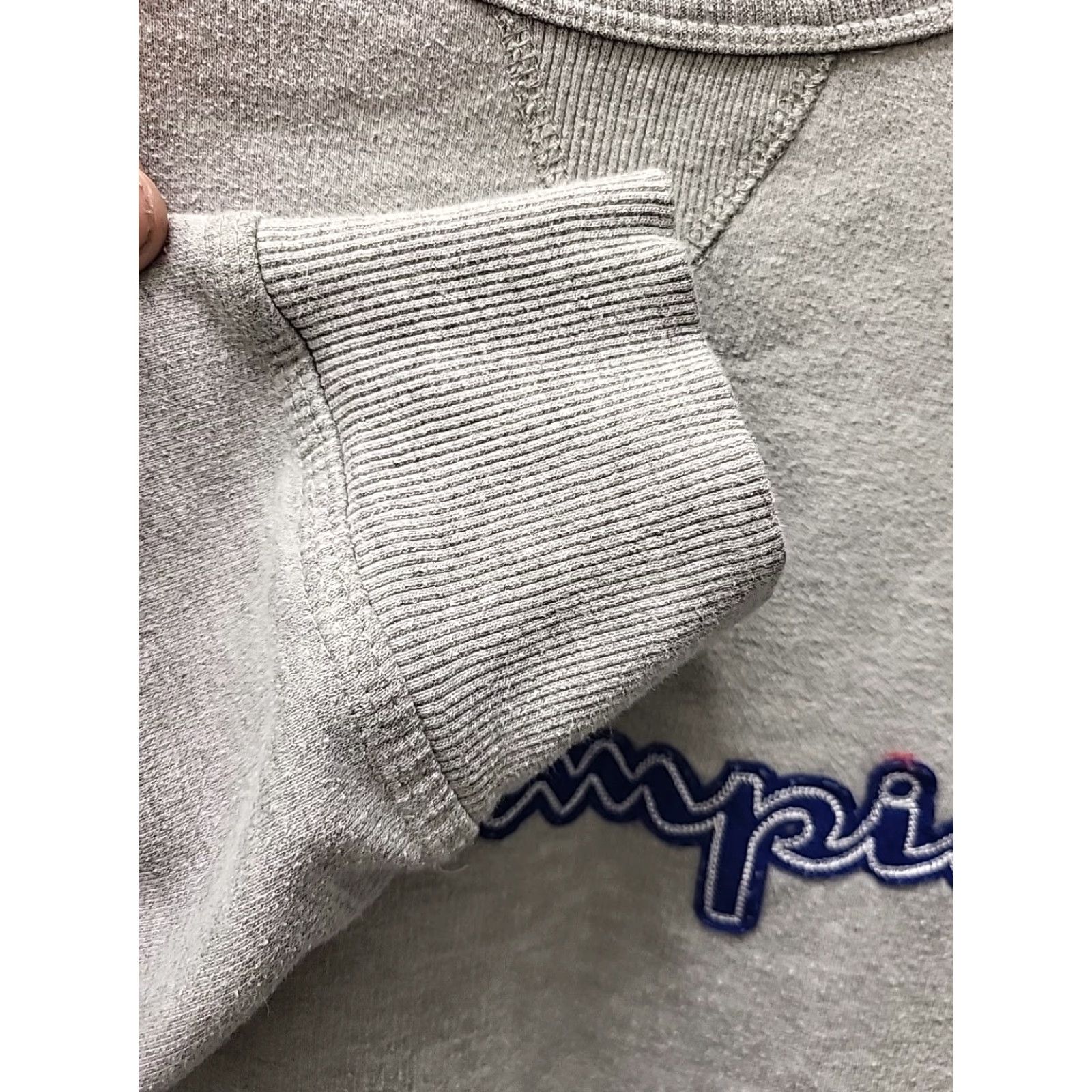 Champion VINTAGE Champion Sweatshirt Pullover Embroidered LG Gray 44" Men Large Cotton Knit Size US L / EU 52-54 / 3 - 6 Thumbnail