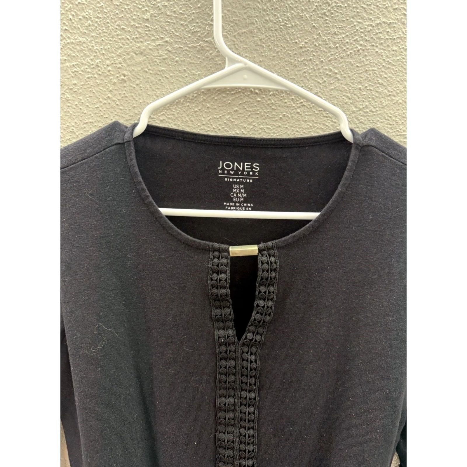 Jones New York Jones New York Signature Shirt Womens Size Medium Black 3/4 Sleeve V-Neck Size M / US 6-8 / IT 42-44 - 2 Thumbnail