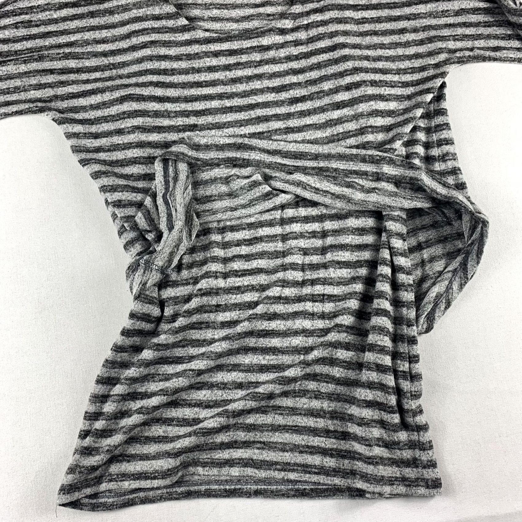 Soft Surroundings Soft Surroundings Sweater Shirt Top Layered Gray Striped Crew Neck Women S Size S Casual Blouse Tunic Pullover Size S / US 4 / IT 40 - 5 Thumbnail