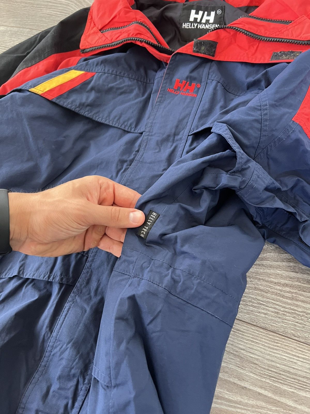 Helly Hansen VINTAGE‼️ Helly Hansen Rare 90s Waterproof Gorpcore Jacket Size US L / EU 52-54 / 3 - 12 Thumbnail
