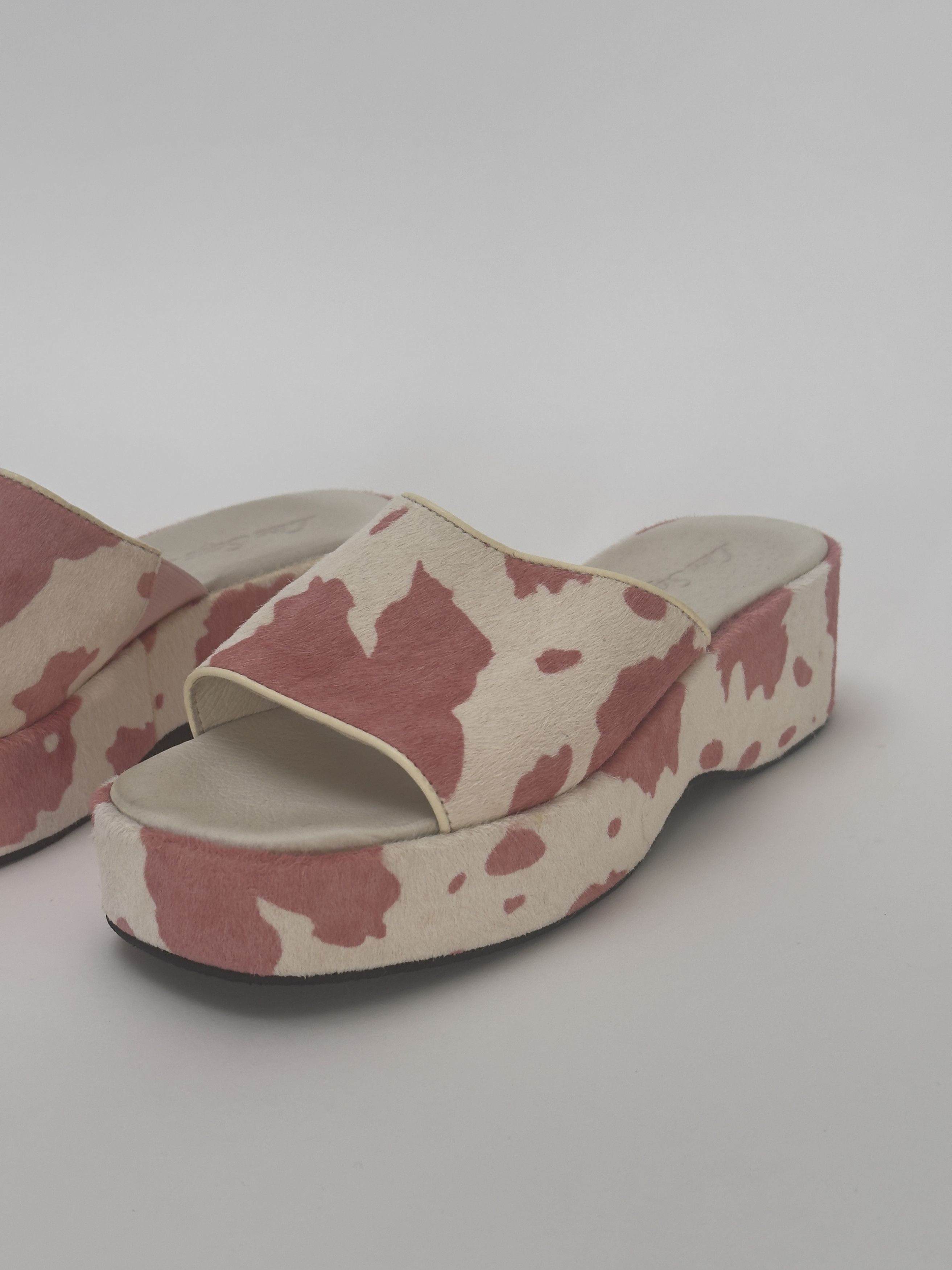 Lisa Says Gah Lisa Says Gah Dakota Slides - Pink Cow Print 7.5 Size US 7.5 / IT 37.5 - 5 Thumbnail