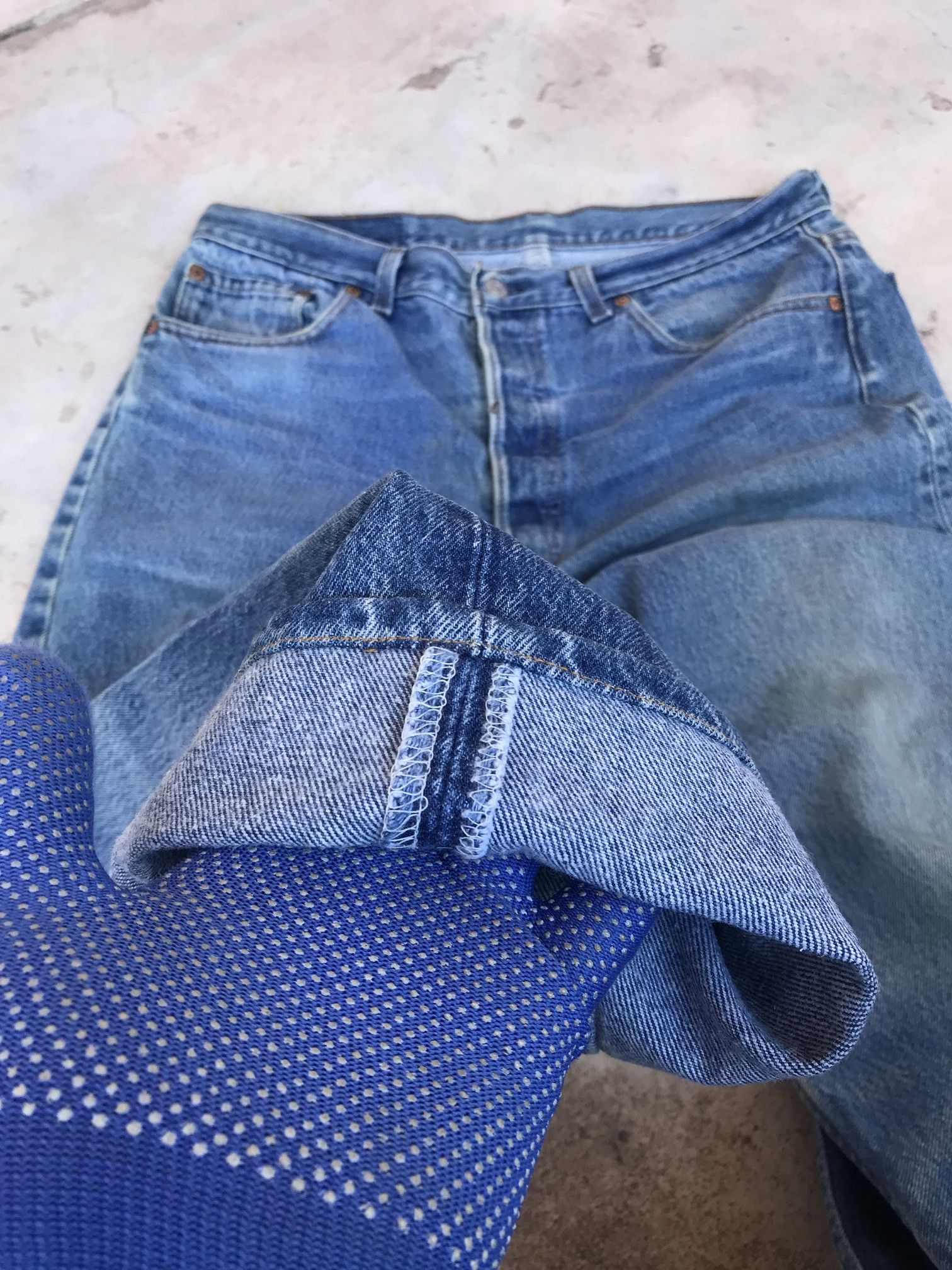 Levi's × Vintage Vintage 1992 Levis 501xx lightwash dirty jean W34x27 USA Size US 34 / EU 50 - 7 Thumbnail
