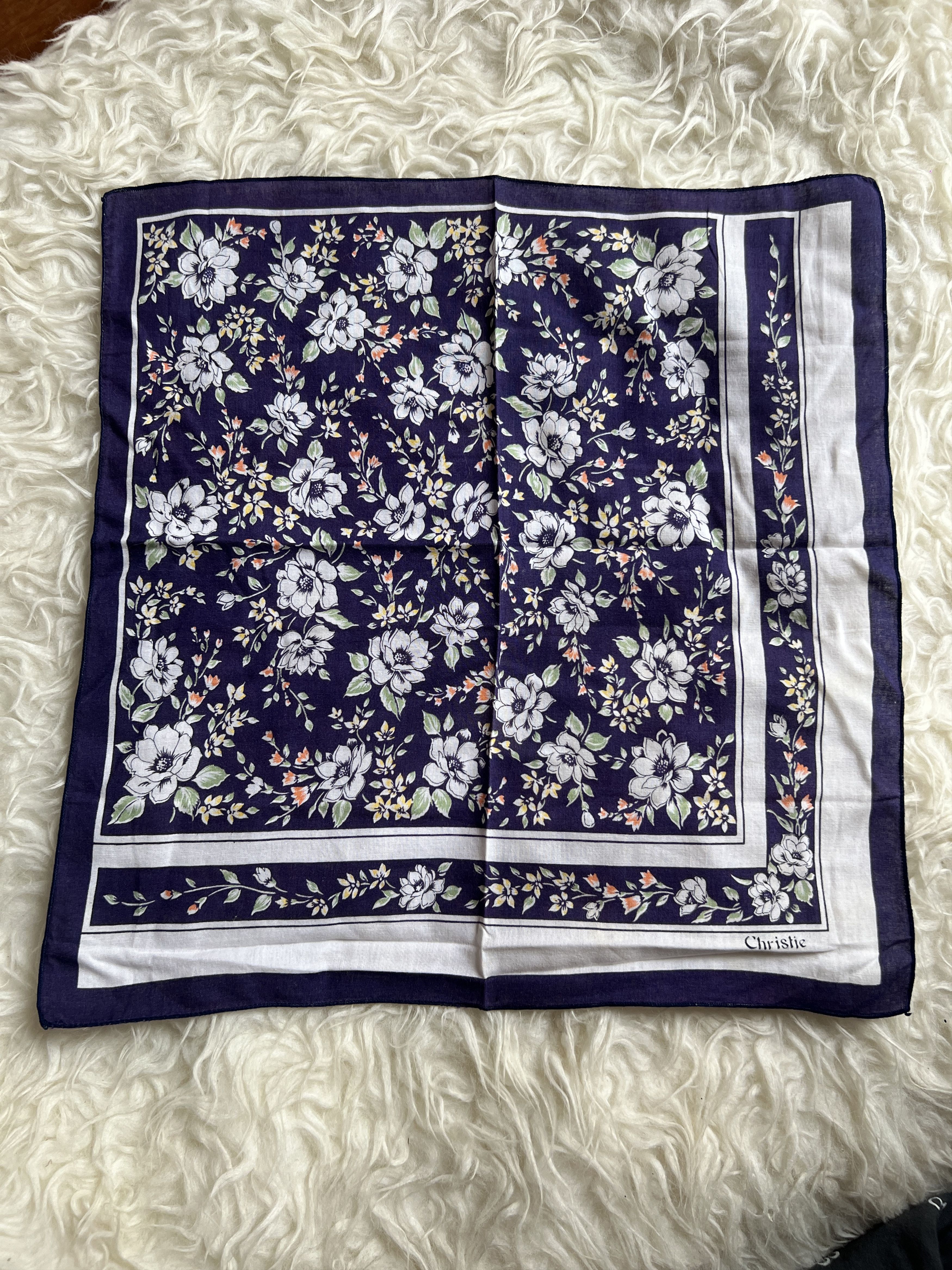 Other Handkerchief Size ONE SIZE - 1 Thumbnail
