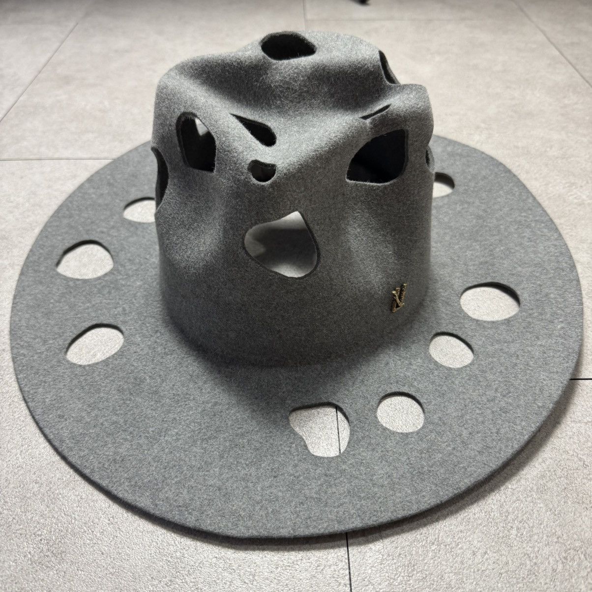 Louis Vuitton Louis vuitton FW19 Cheese Wool Hat Size ONE SIZE - 2 Thumbnail