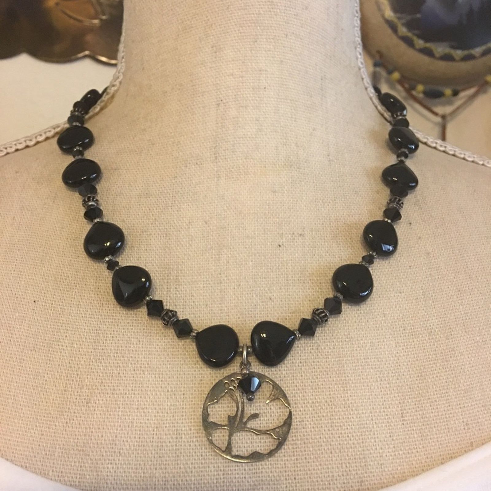 Vintage Vintage black glass gem cut out pendant necklace Size ONE SIZE - 1 Thumbnail