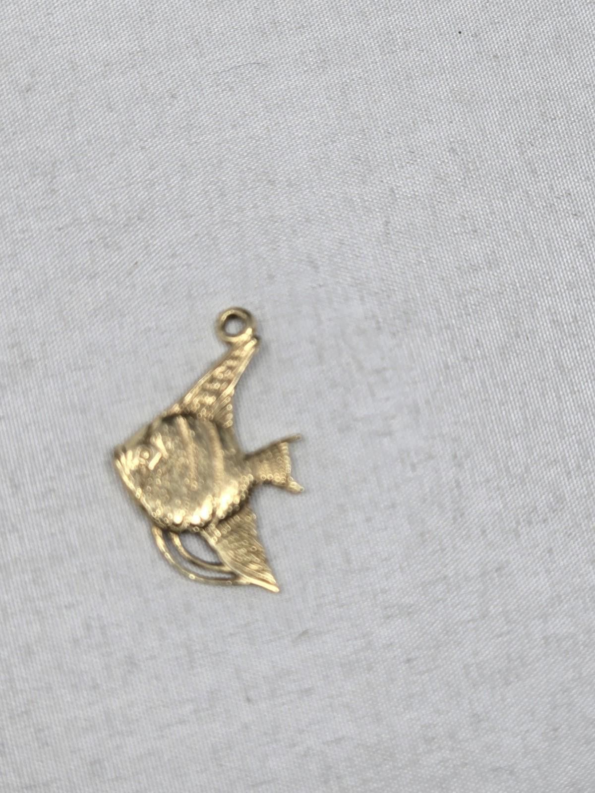 The Unbranded Brand 14K Gold Angelfish Charm Pendant Vintage Style Size ONE SIZE - 5 Thumbnail