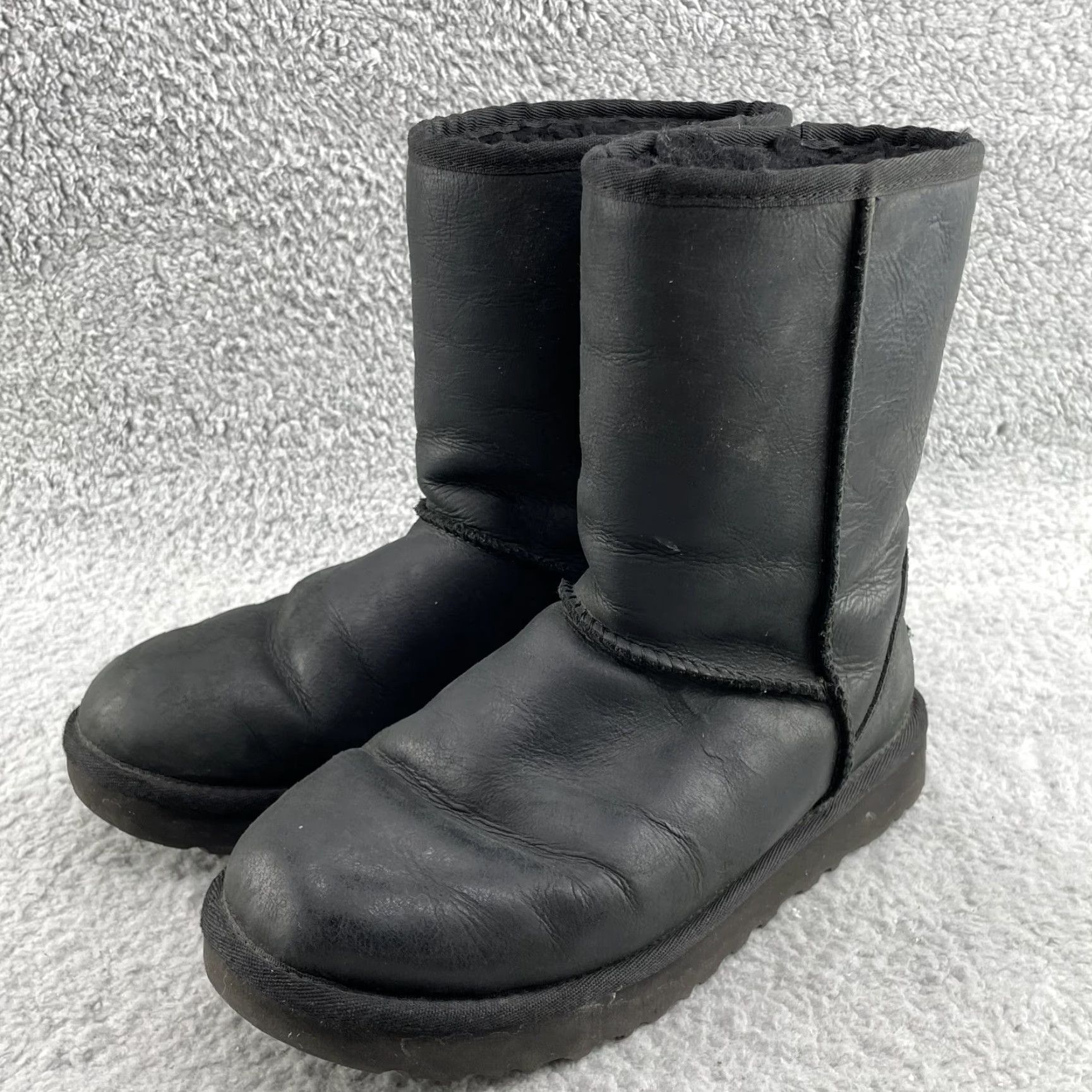 Ugg UGG Women Boots Classic Short Sheepskin Black 7 Outdoor Cabin Winter Slip-On Mid-Calf Lined Warm Boots Womens Size 28" / US 6 / IT 42 - 3 Thumbnail
