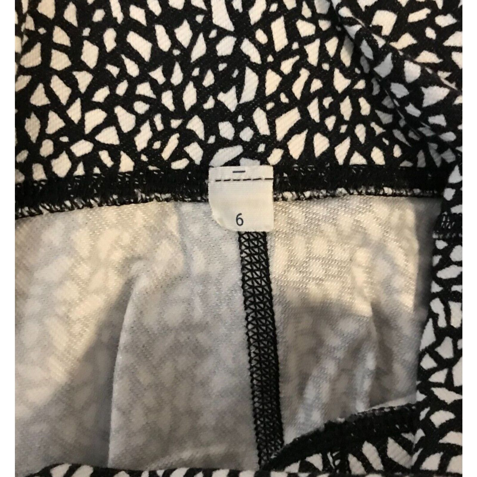 Lululemon Lululemon Wunder Under Crop Hi Rise Miss Mosaic Black/White Size 28" / US 6 / IT 42 - 4 Thumbnail