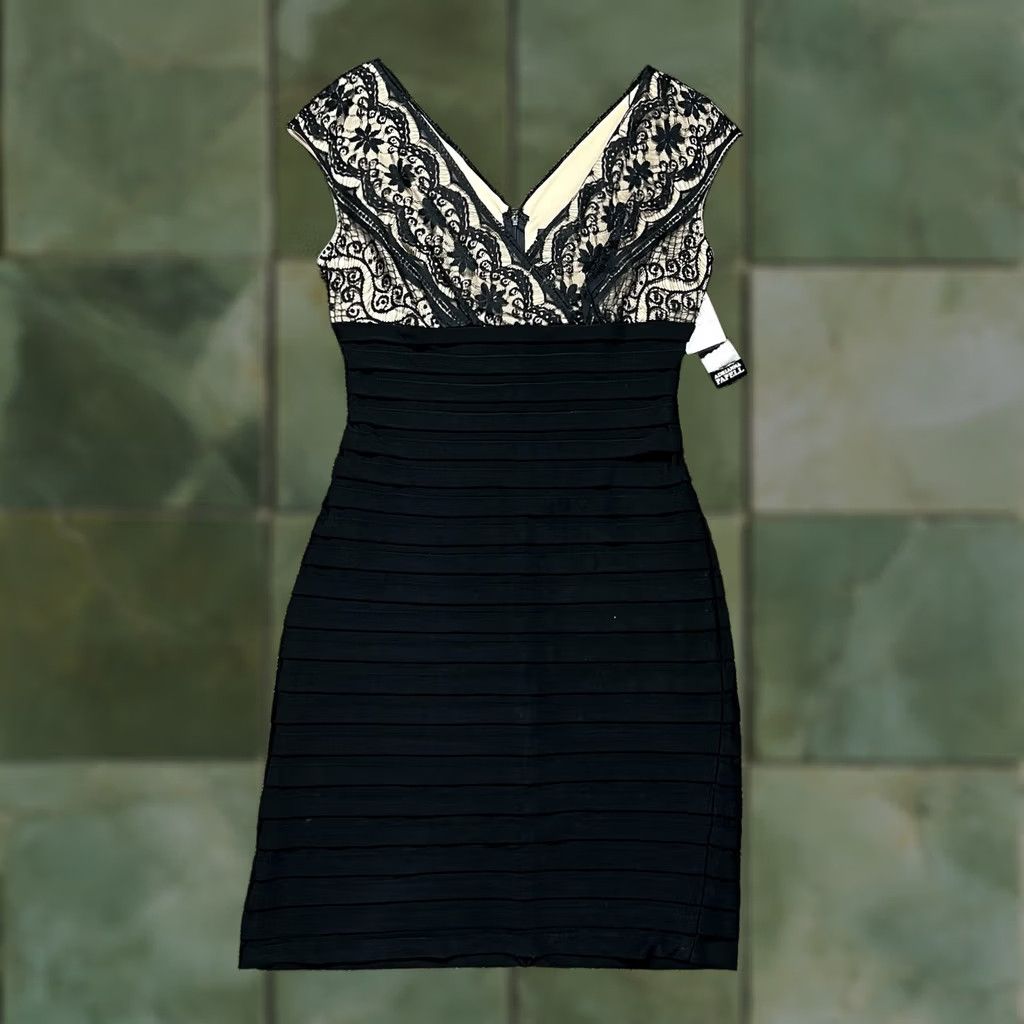 Adrianna Papell Adrianna Papell Womens Black Sleeveless Dress Ribbed Size 10 Sleeveless V-Neck Knee Length Classic Sheath Dress Black Womens Size 10 Size L / US 10 / IT 46 - 1 Thumbnail