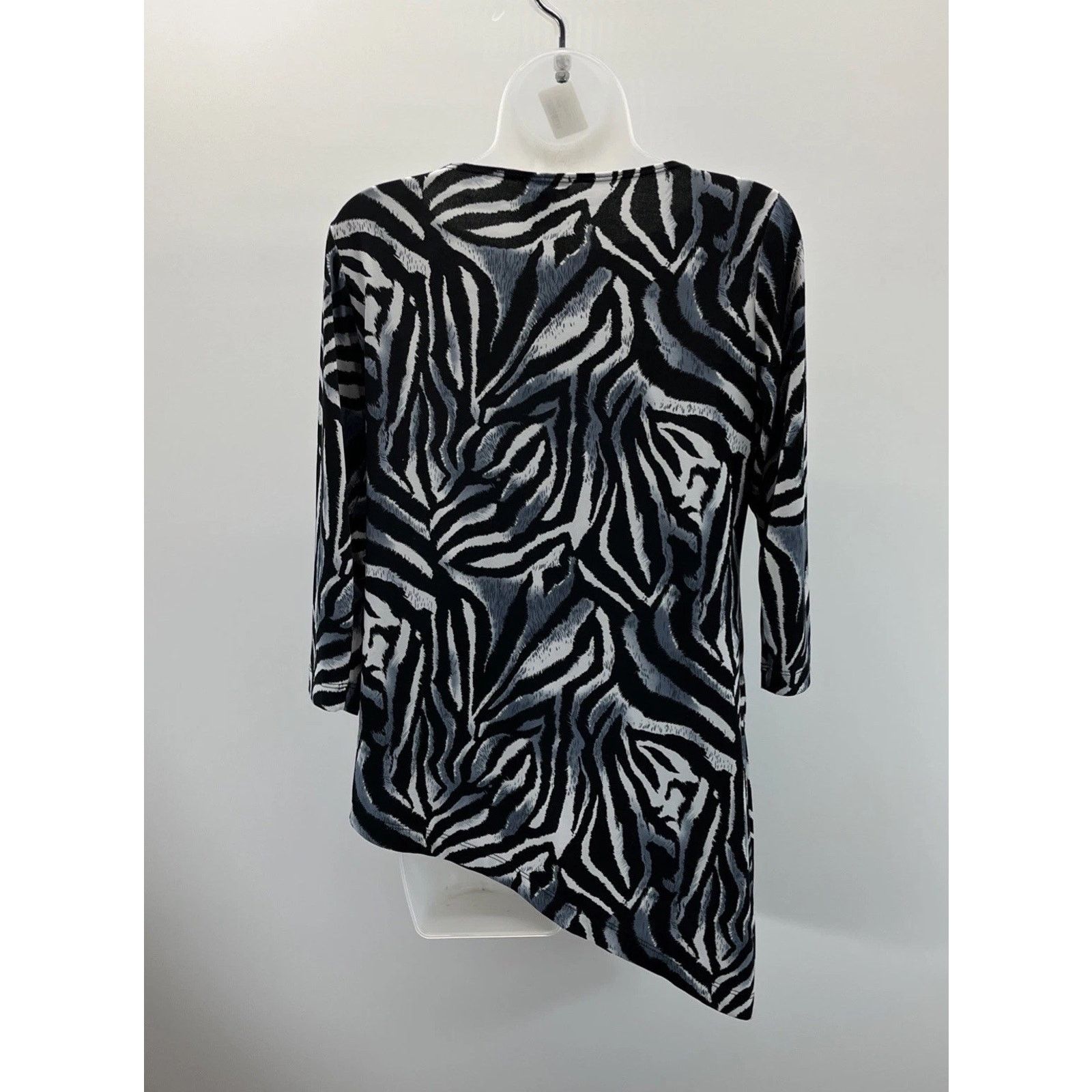 Chicos Chico's Zebra Striped Asymmetrical 3/4 Sleeve Top sz 0 Size S / US 4 / IT 40 - 4 Thumbnail
