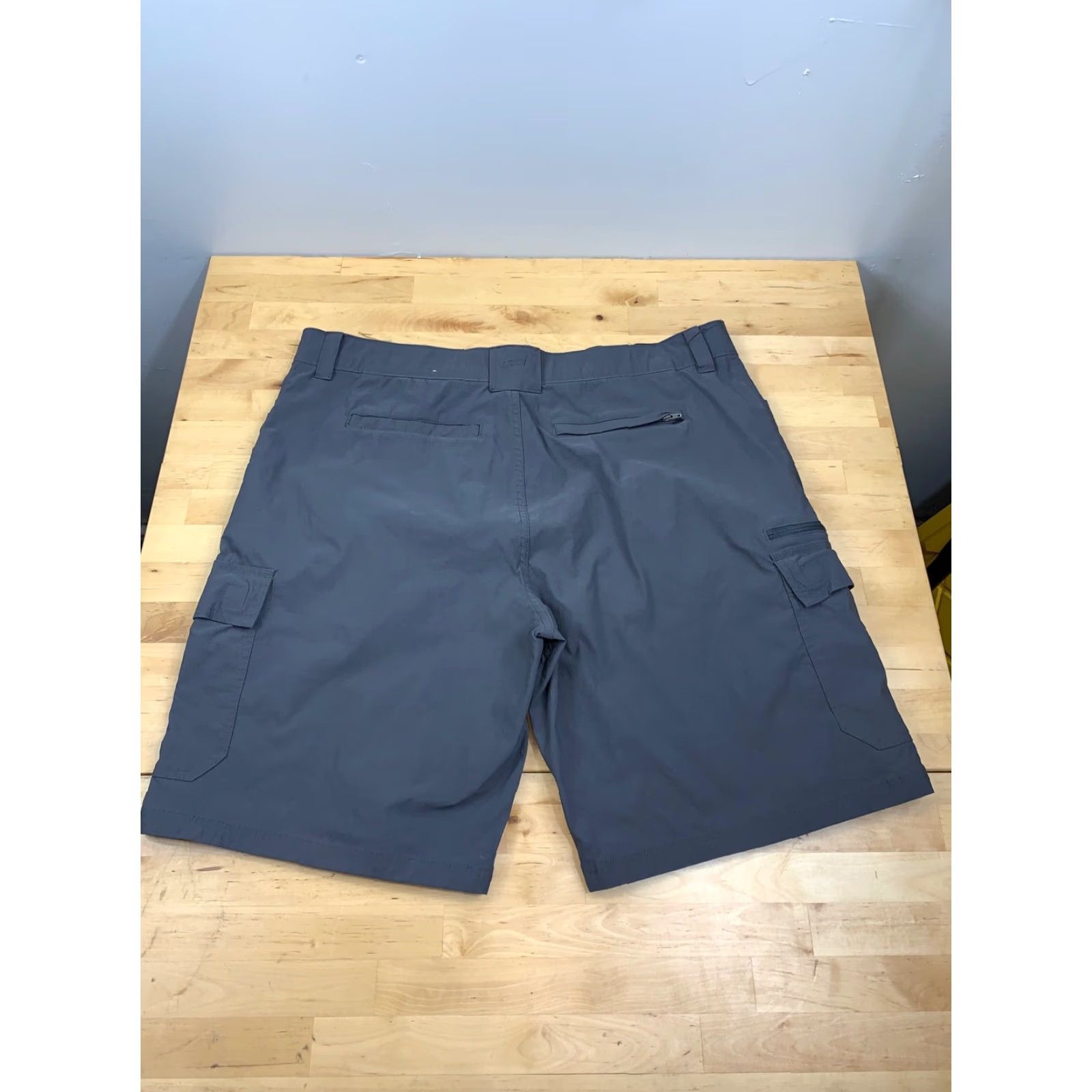 Orvis Orvis Tech Cargo Shorts Dark Gray Size 40 Outdoor Activewear Mens Cargo Shorts 40 Gray Orvis Dark Nylon Outdoor Casual Travel Size US 40 / EU 56 - 2 Thumbnail