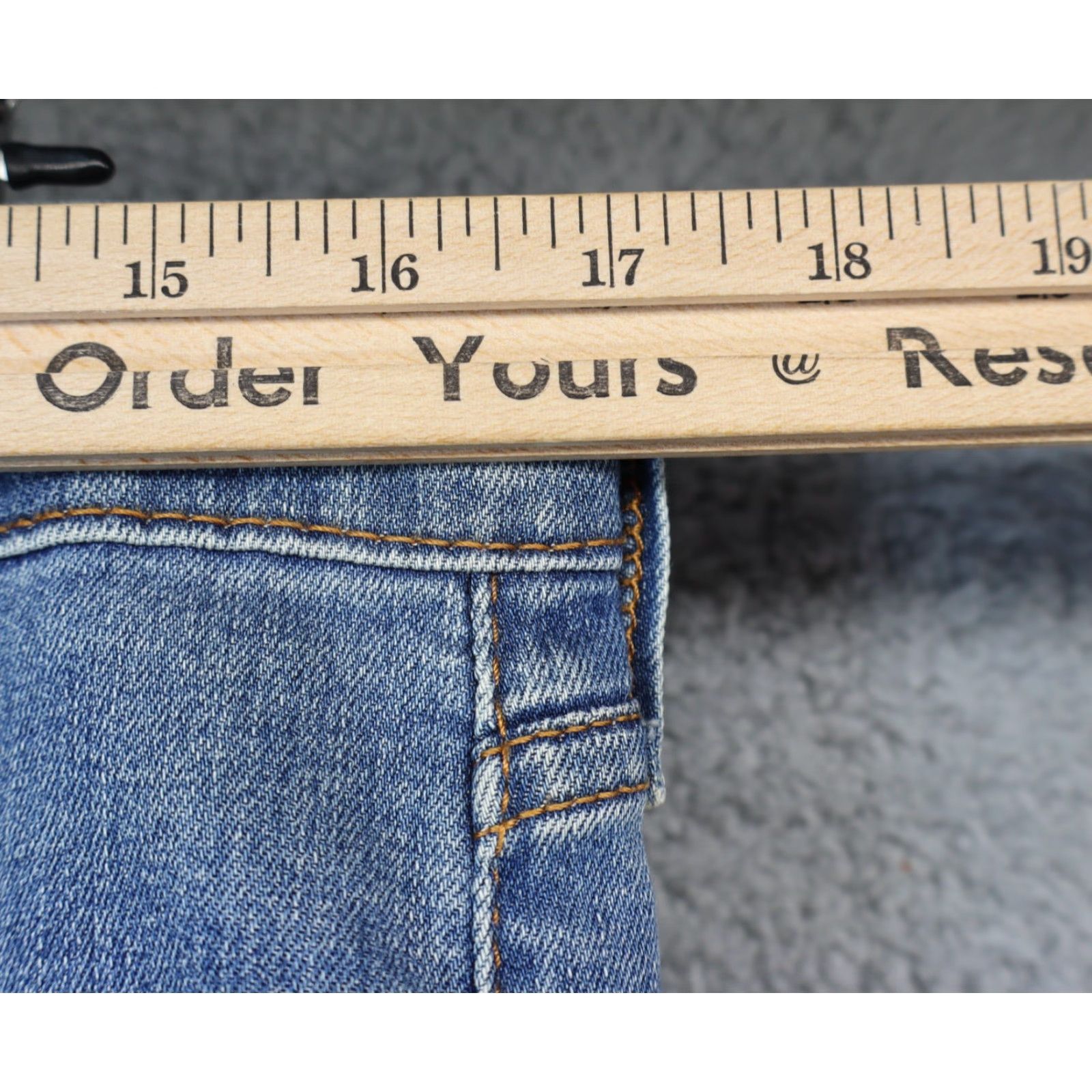 Vintage Song Timeless Jeans Women’s Size 11/30 Light Wash Destroyed Size 32" / US 10 / IT 46 - 7 Thumbnail
