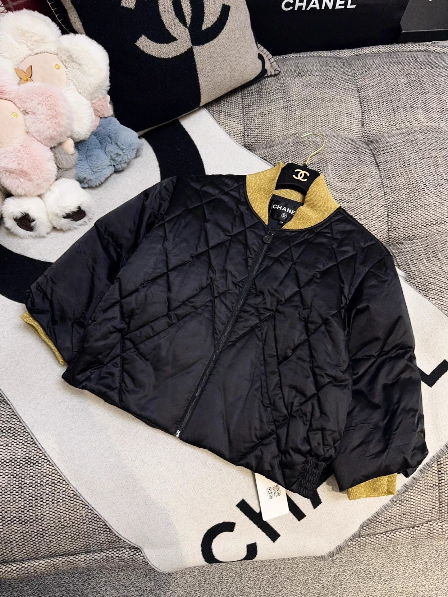 Chanel Chanel 17A Metiers d'Art Black Gold Quilted Coat Wmns 38 Size S / US 4 / IT 40 - 1 Thumbnail