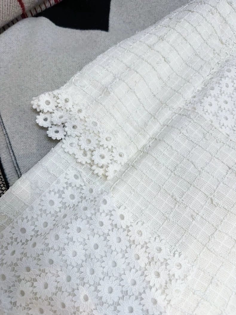 Chanel Chanel 21C early spring show white lace flower pocket long Size XS / US 0-2 / IT 36-38 - 4 Thumbnail