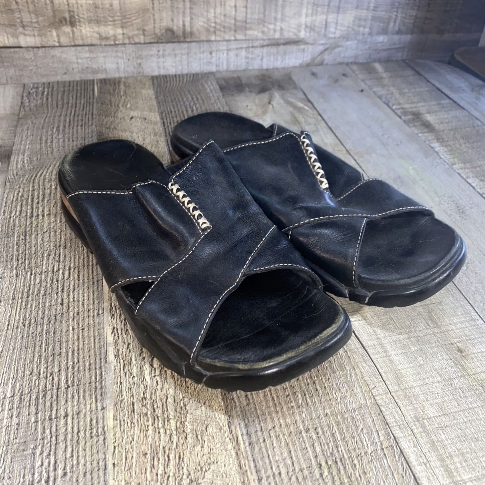 Cole Haan Women’s Cole Haan Slip On Flat Black Leather 8.5/8.5 Women’s Bullhide Leather Seude Size 8. Size US 9 / IT 39 - 2 Thumbnail