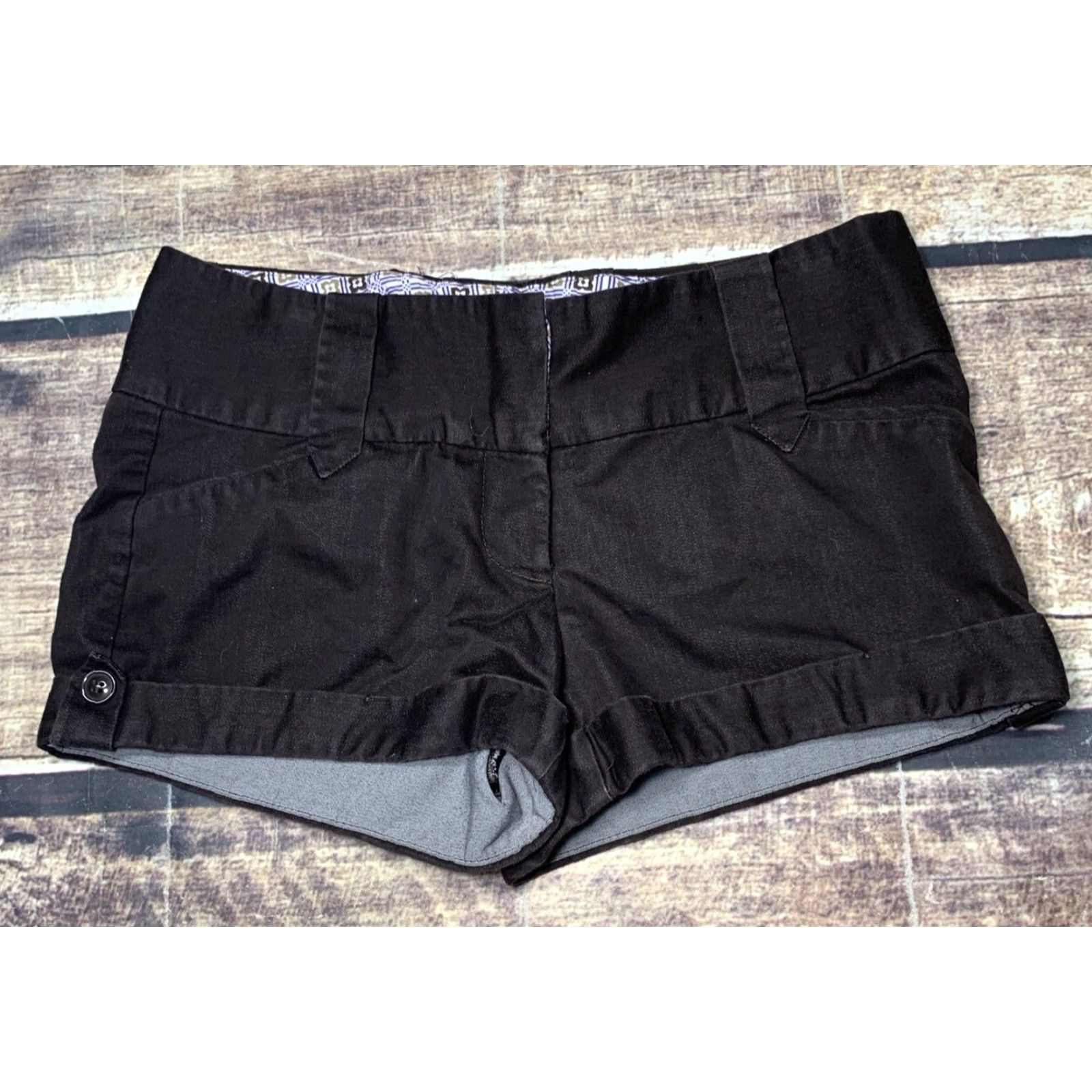 Vintage Charlotte Russe Womens Shorts Dark Brown Size 7 Flap Pockets Cuffed Waist 30 Shorts Size 28" / US 6 / IT 42 - 2 Thumbnail