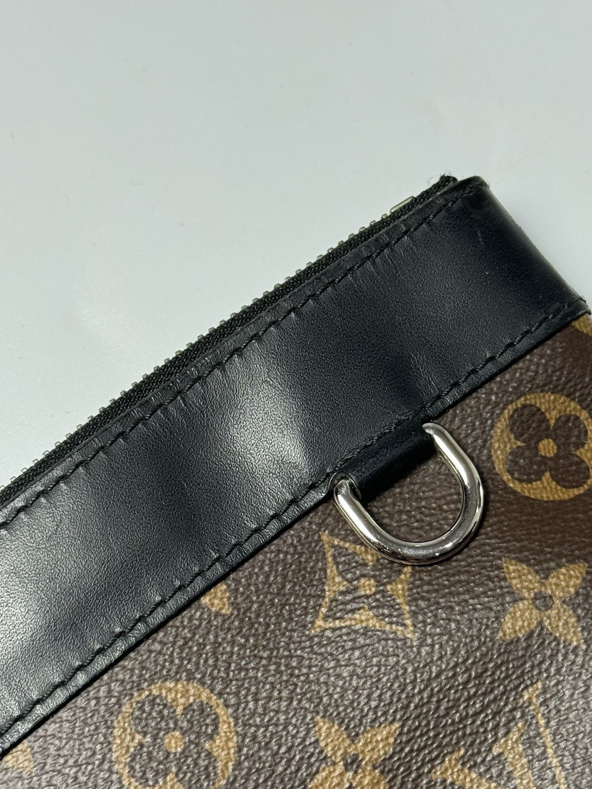 Louis Vuitton Louis Vuitton Monogram Canvas Discovery GM Pochette Size ONE SIZE - 6 Thumbnail