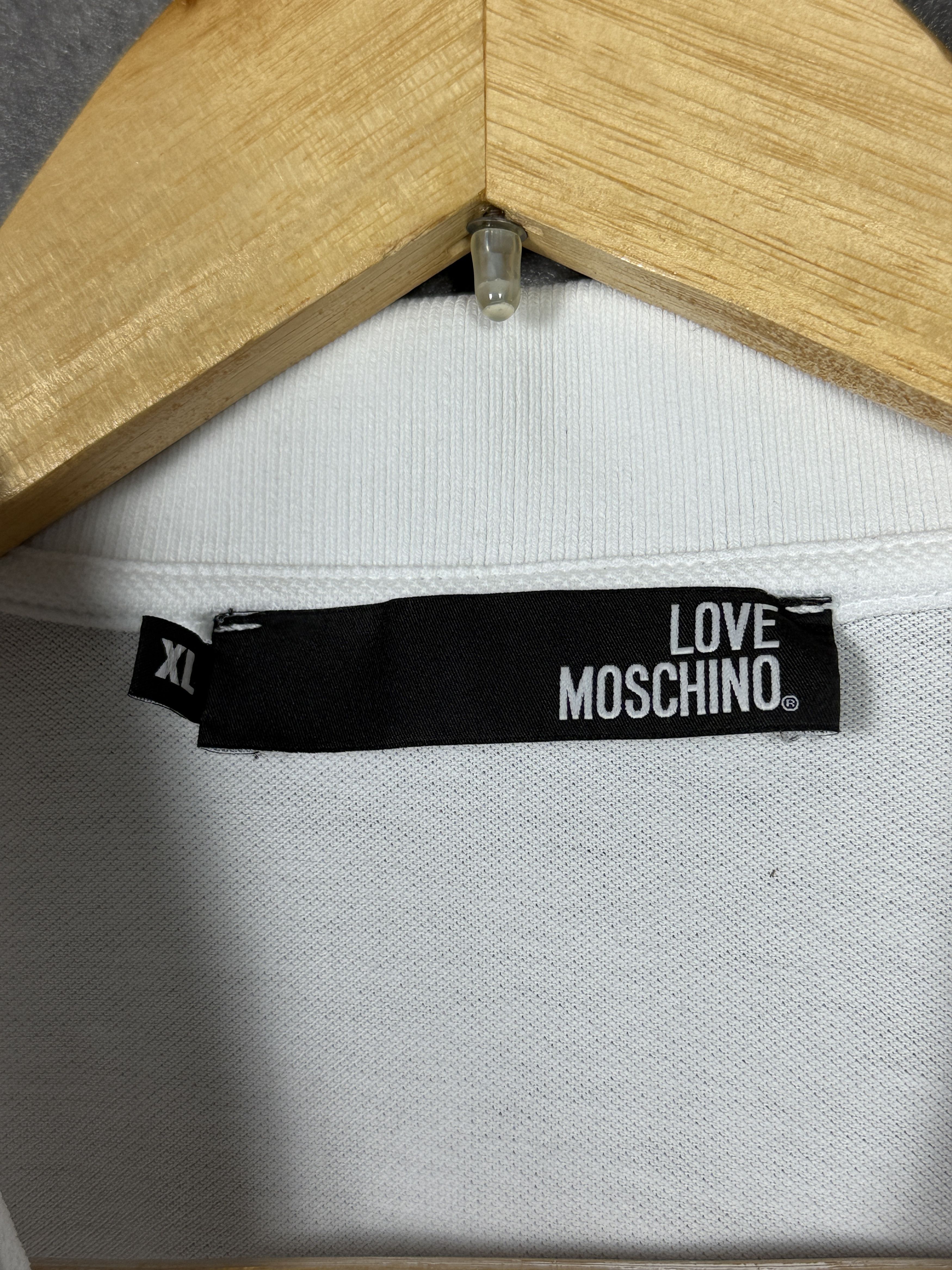 Moschino Love Machine men’s polo shirt with small metal badge white Size US XL / EU 56 / 4 - 4 Thumbnail