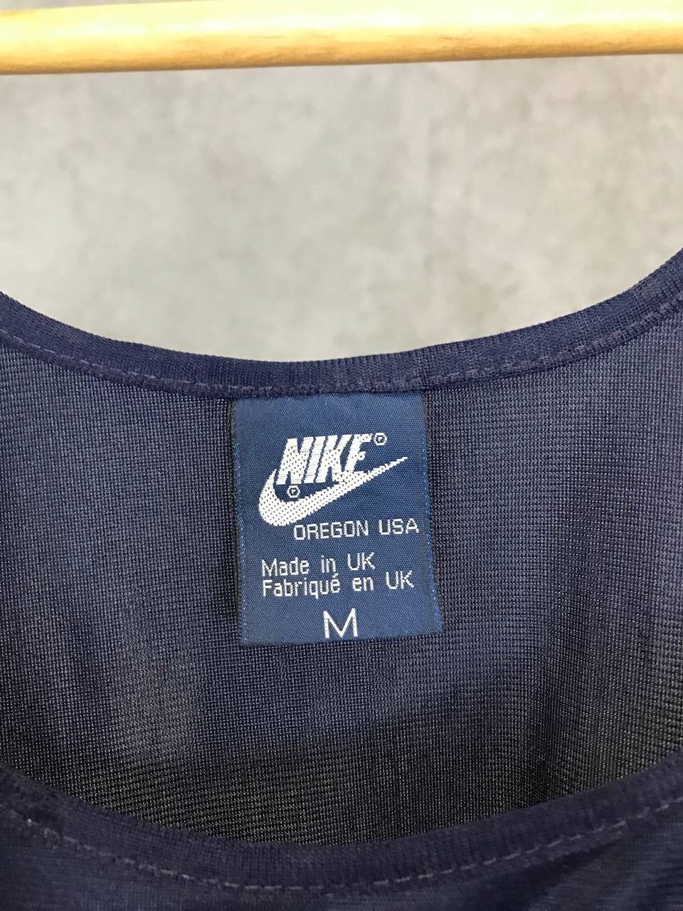 Nike Nike swoosh vintage center logo tank top Size US M / EU 48-50 / 2 - 4 Thumbnail
