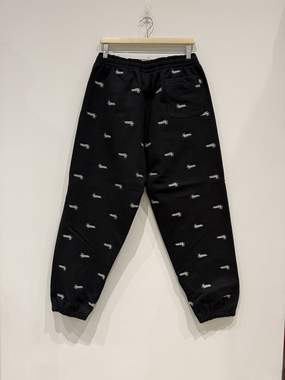 Supreme Supreme Script Script Sweatpants Black Size: L Size US 34 / EU 50 - 3 Thumbnail