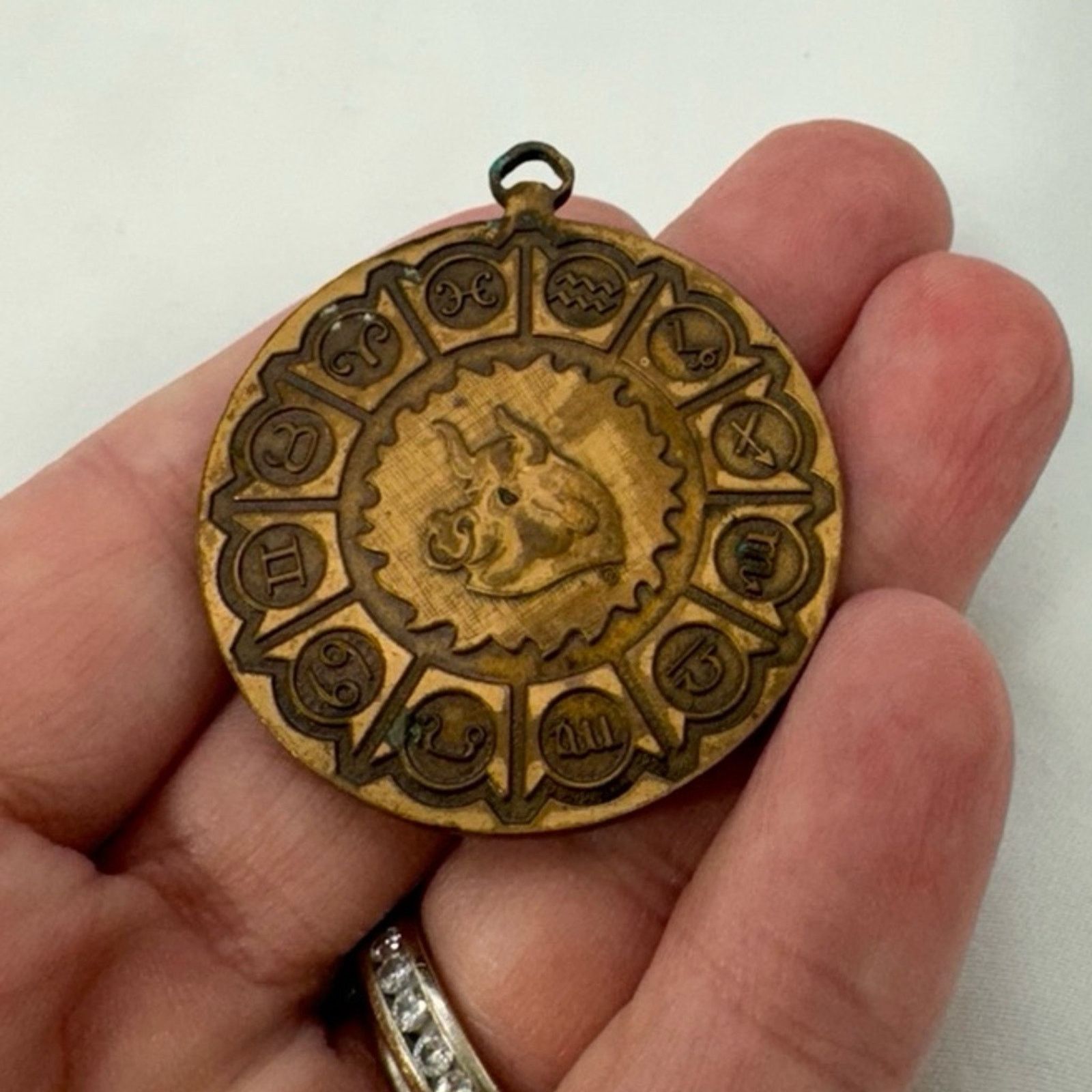 NBDN Nobrandedon VTG bronze Scorpio zodiac pendant Size ONE SIZE - 5 Thumbnail