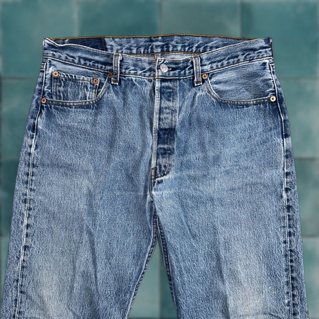 Levi's VINTAGE Levi's 501 Jeans Men Straight 90s USA Blue Light Wash 35x34 Inseam 34 Mid Rise Regular Fit 100% Cotton Denim Size US 35 - 1 Thumbnail