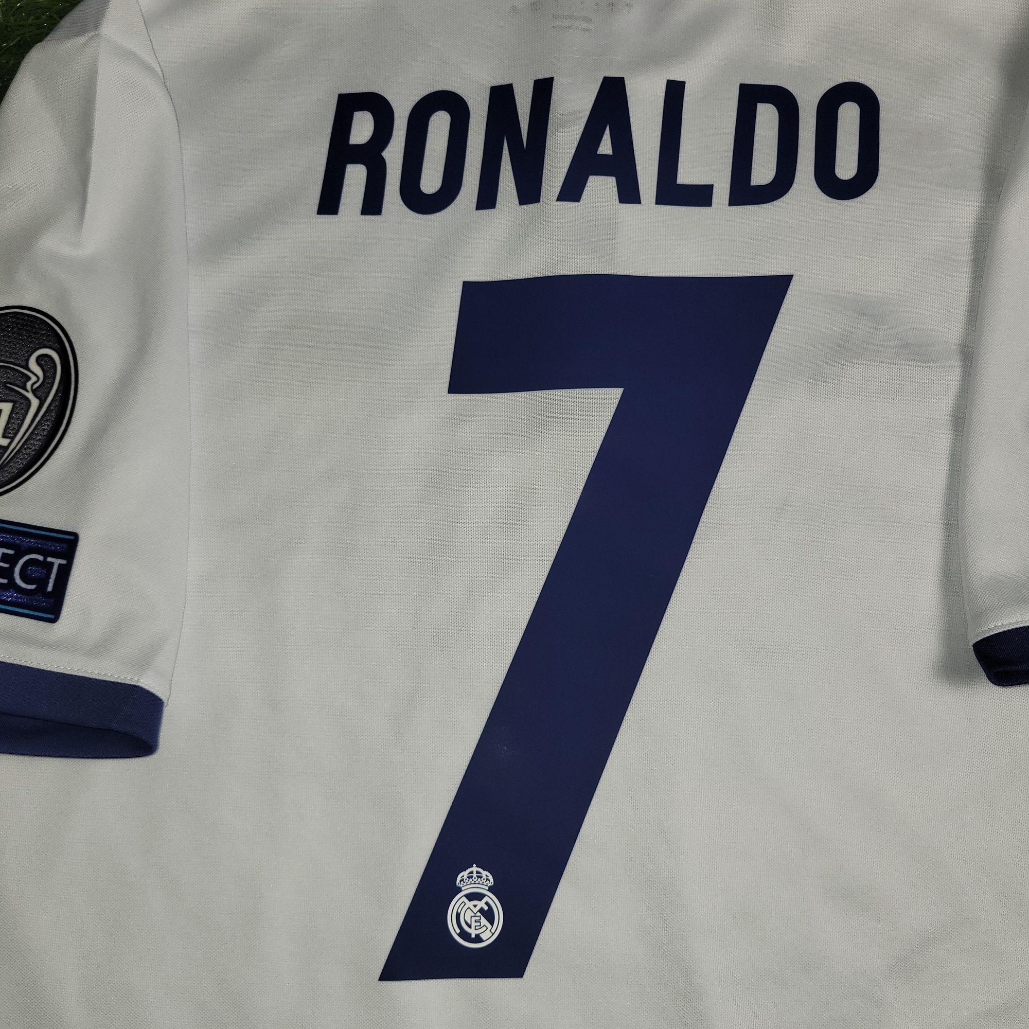 Adidas Cristiano Ronaldo Real Madrid 2016 2017 Soccer Jersey L Size US L / EU 52-54 / 3 - 4 Thumbnail