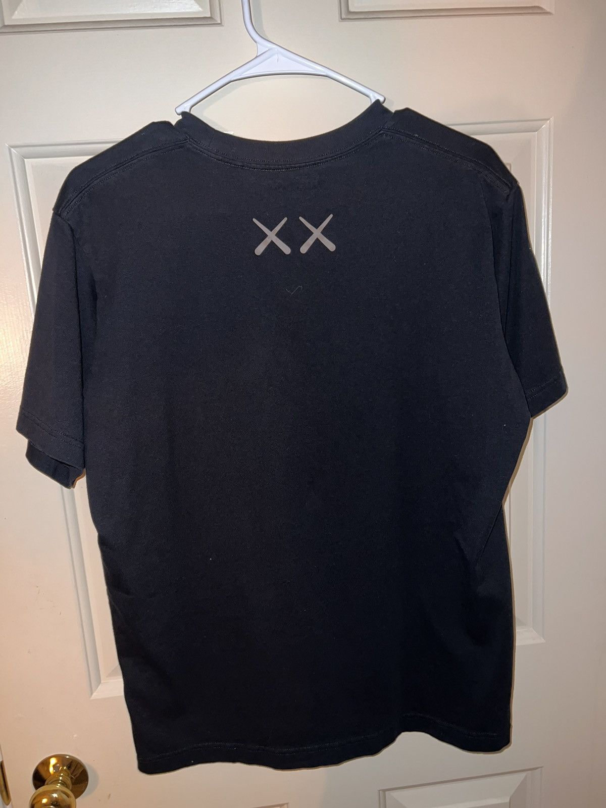 Kaws × Uniqlo Kaws x Uniqlo Size US M / EU 48-50 / 2 - 2 Thumbnail