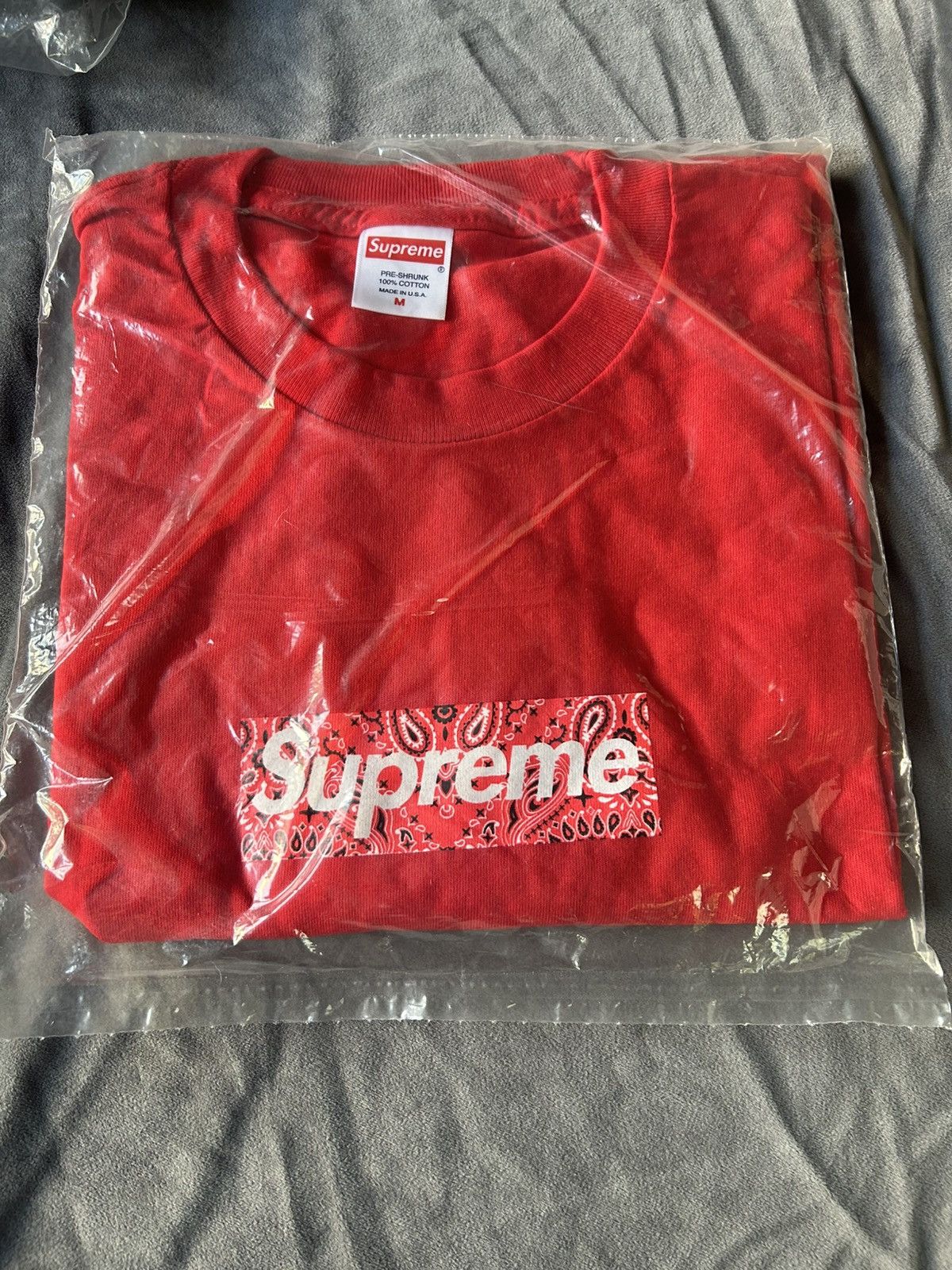 Supreme Supreme Bandana Box Logo Tee Red Medium FW19 Size US M / EU 48-50 / 2 - 2 Thumbnail