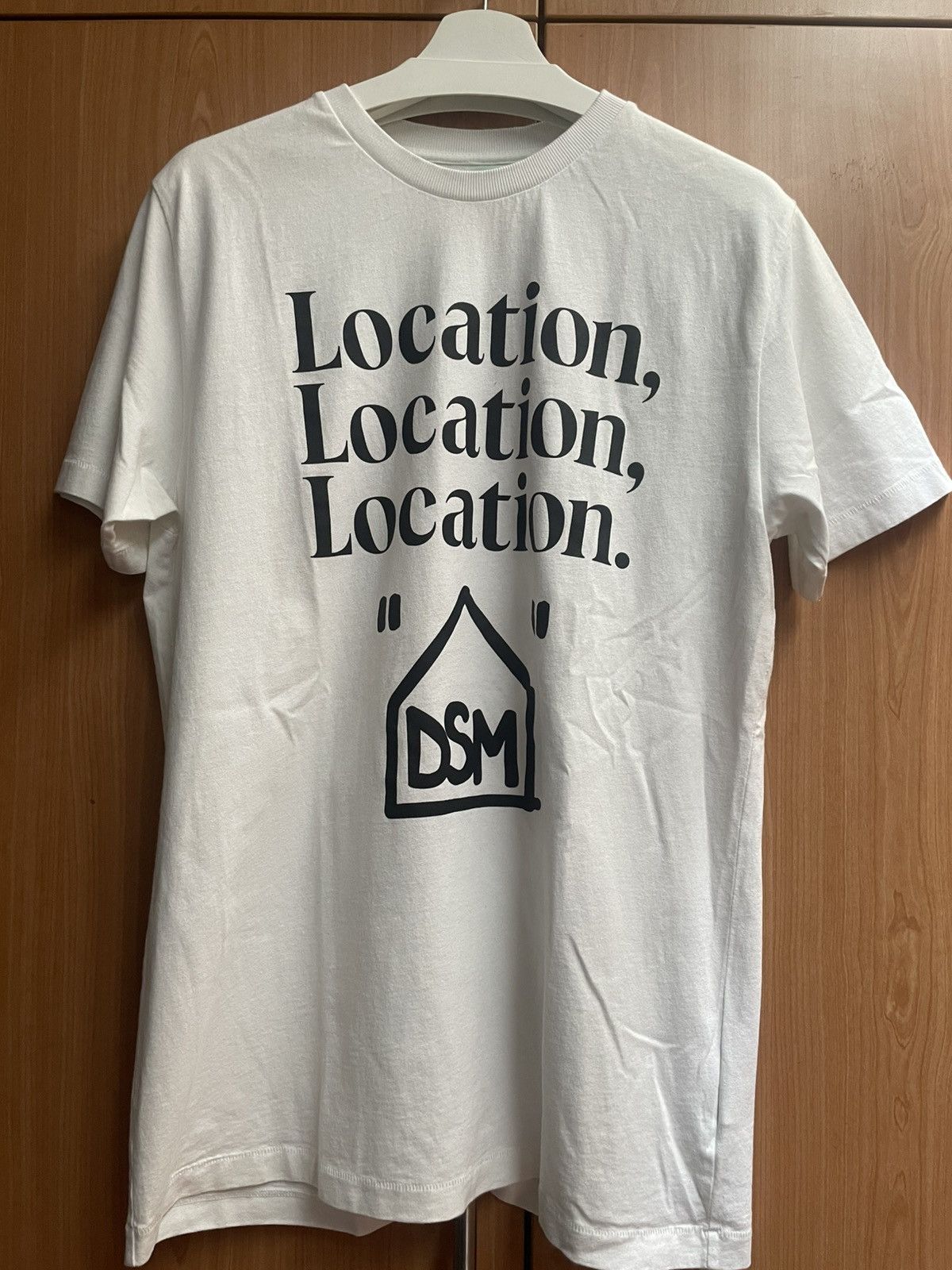 Off-White Off White x DSM “Location” White Tee Size US M / EU 48-50 / 2 - 1 Thumbnail
