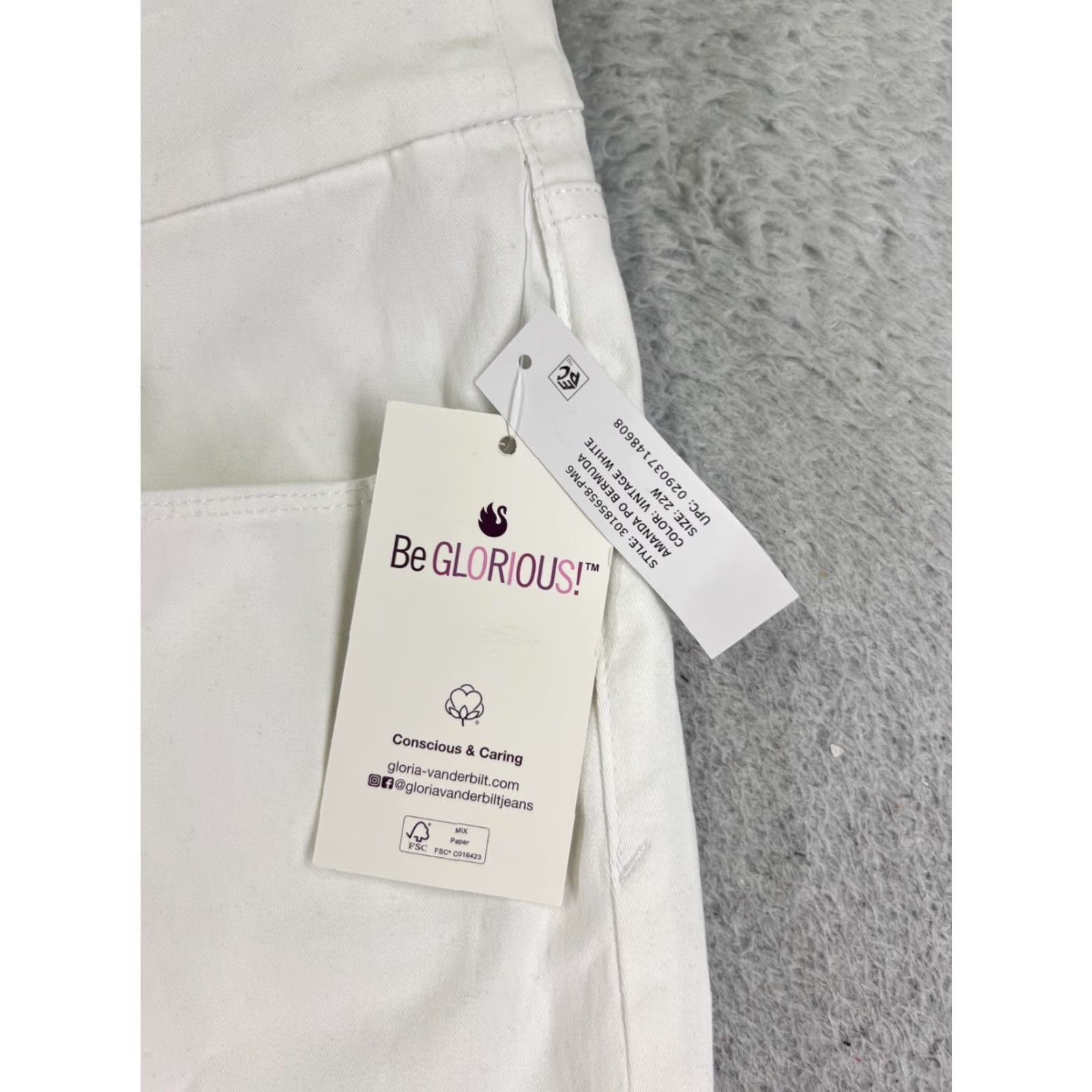 Gloria Vanderbilt Gloria Vanderbilt Shorts Womens 24W White Twill Kaia Skimmer Zip Fly 46x16 Size 42" / US 20 - 7 Thumbnail