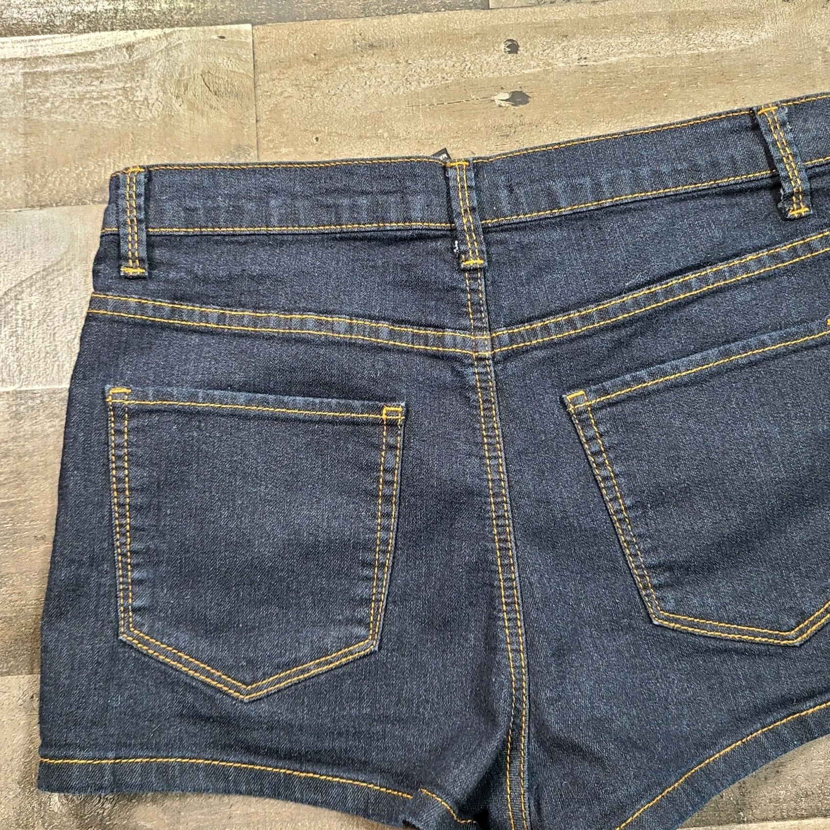 Forever 21 FOREVER 21 Women Dark Blue Denim Mom Jean Shorts Size 29 Regular Solid High Rise Size 29" - 7 Thumbnail