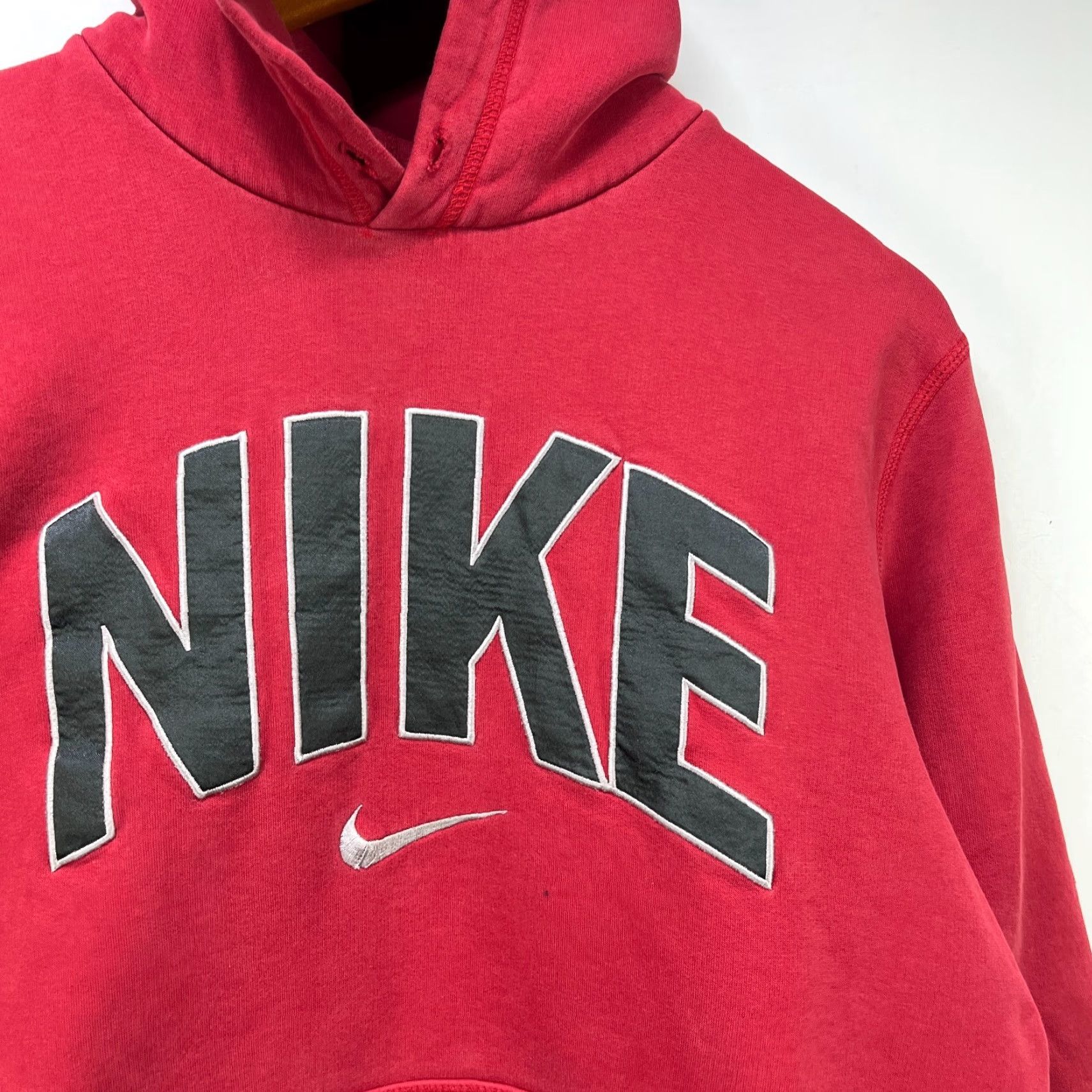 Nike VINTAGE Nike Hoodie Middle Swoosh Large M Red 90s Outdoor Pullover Hooded Men Boy? Size US M / EU 48-50 / 2 - 2 Thumbnail