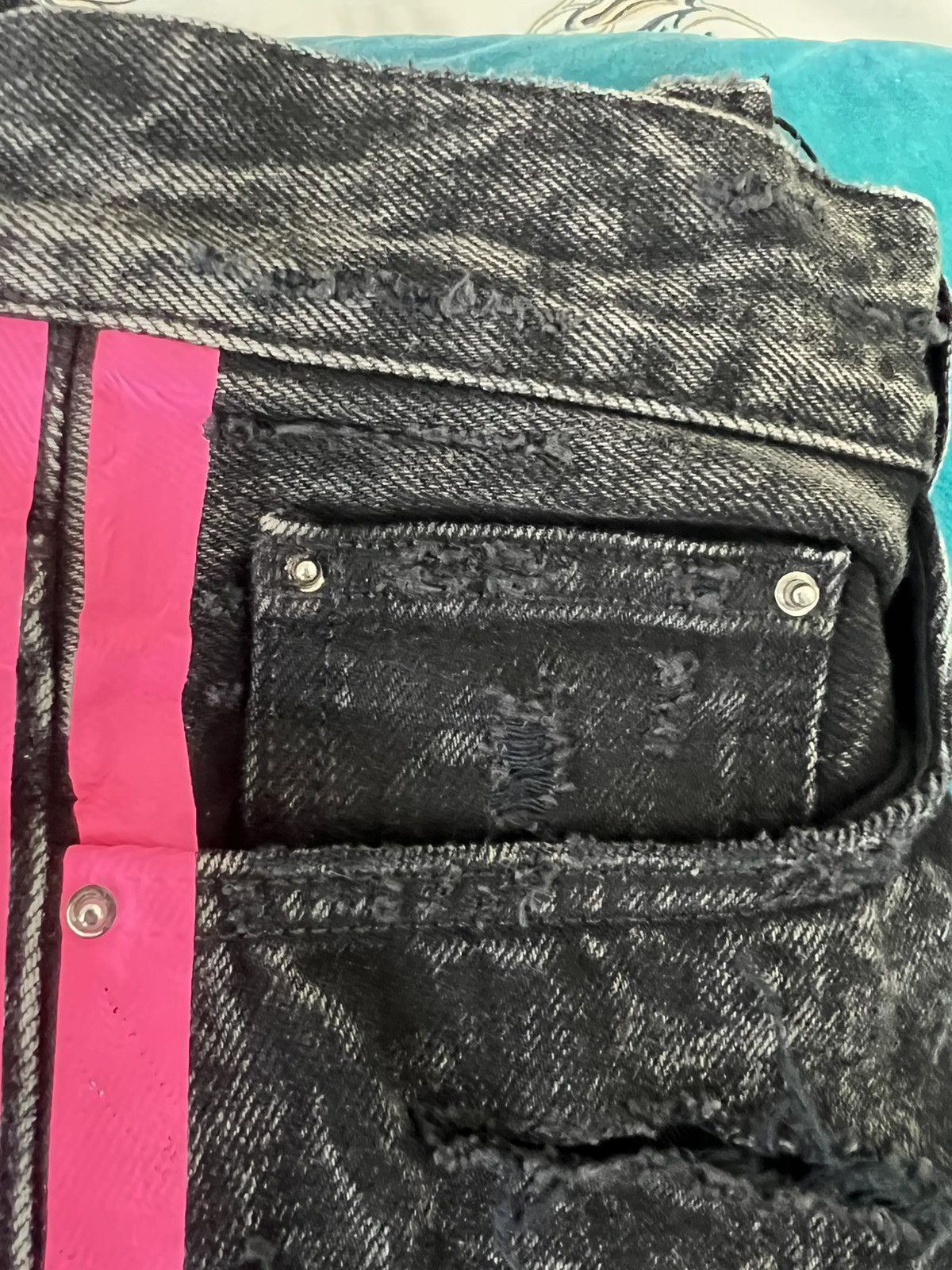 Amiri Amiri Black Distressed Contrast Stripe Printed Denim Shorts Size US 30 / EU 46 - 14 Thumbnail