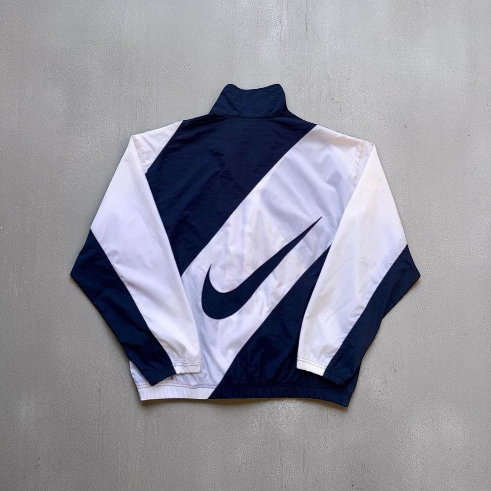 Nike Nike Vintage Windbreaker Jacket Size US L / EU 52-54 / 3 - 1 Thumbnail