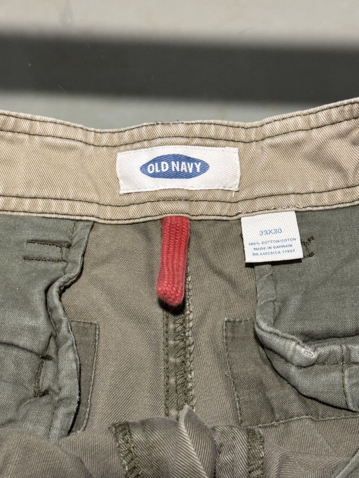 Old Navy Old Navy cargo pants Size US 33 - 3 Thumbnail