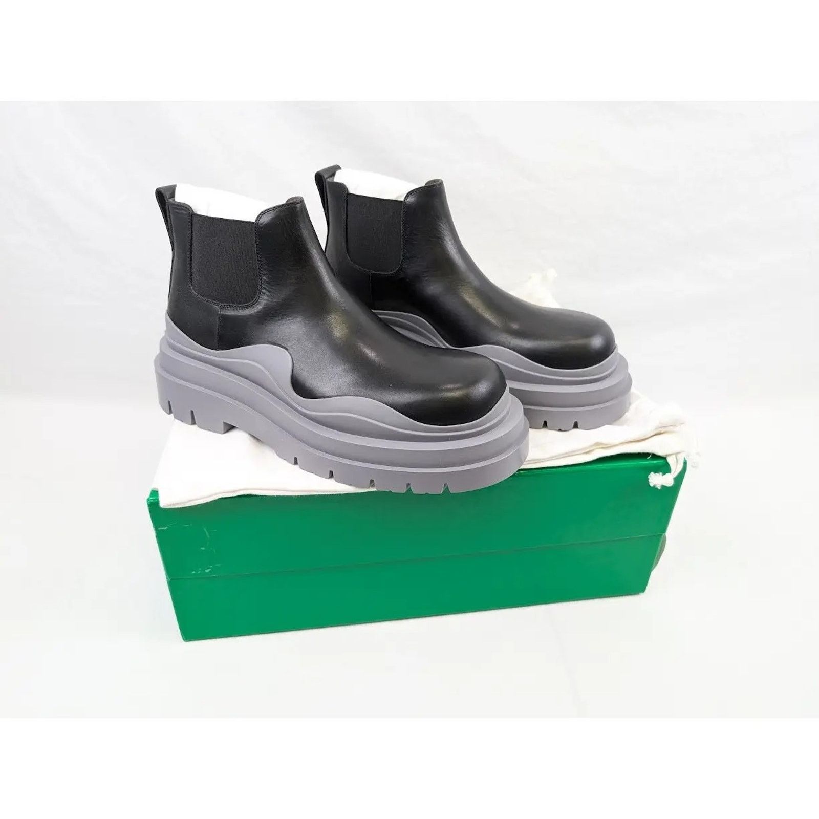 Bottega Veneta o1rshd1 Military Calf Tire Ankle Boot in Black Size US 11 / EU 44 - 1 Thumbnail
