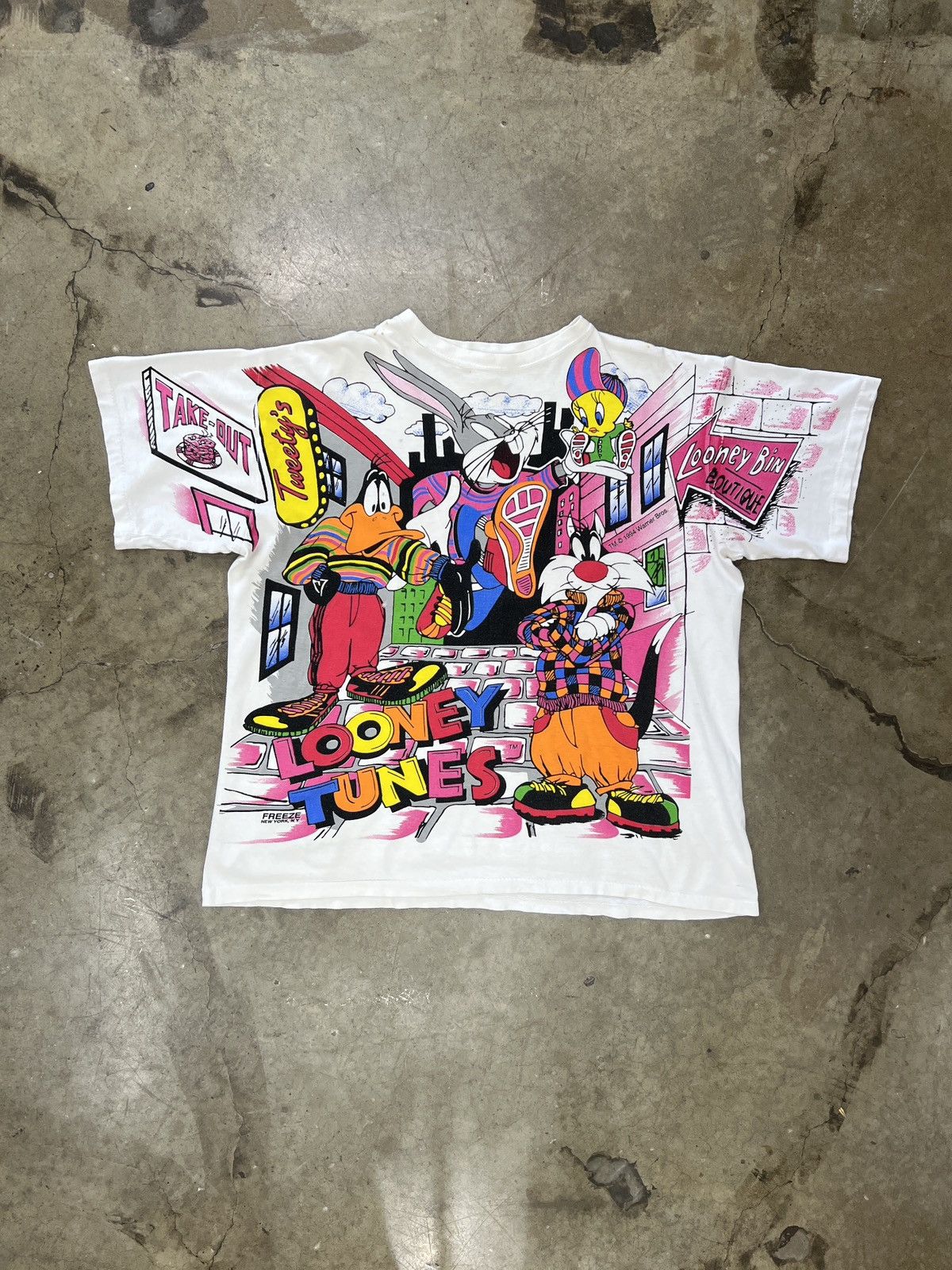 Warner Bros Vintage AOP 1994 Looney Tunes Tweety Bugs Bunny Tee XXL Size US XXL / EU 58 / 5 - 2 Thumbnail