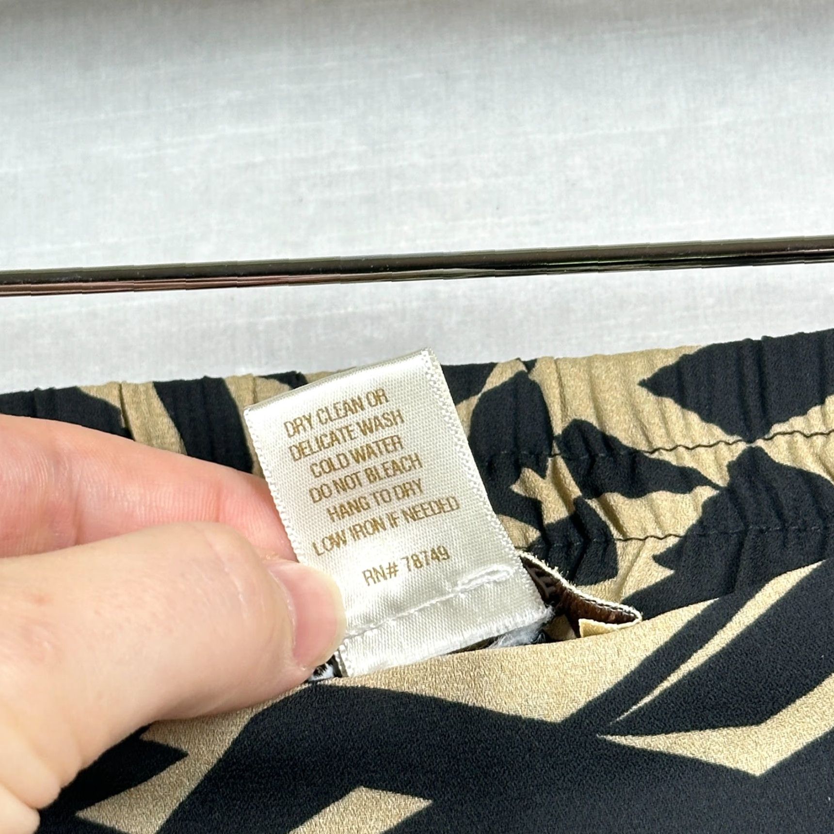Vintage Arden B Pants Woman Small Black Tan Silk Geometric Flare Lightweight Boho Size 28" / US 6 / IT 42 - 5 Thumbnail