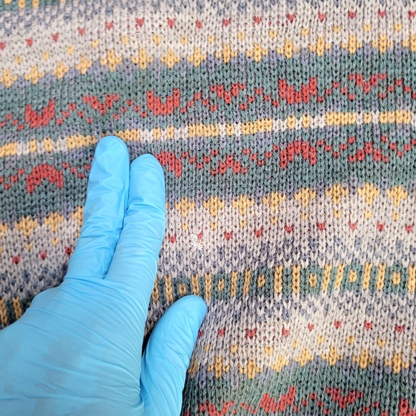 Sears VTG 80s Sears Boxy Crop Fair Isle Sweater Tapered Hem 80s Fit Large Knit Pullover V-Neck Cropped Pattern Gray Mens Sweater Size US L / EU 52-54 / 3 - 3 Thumbnail